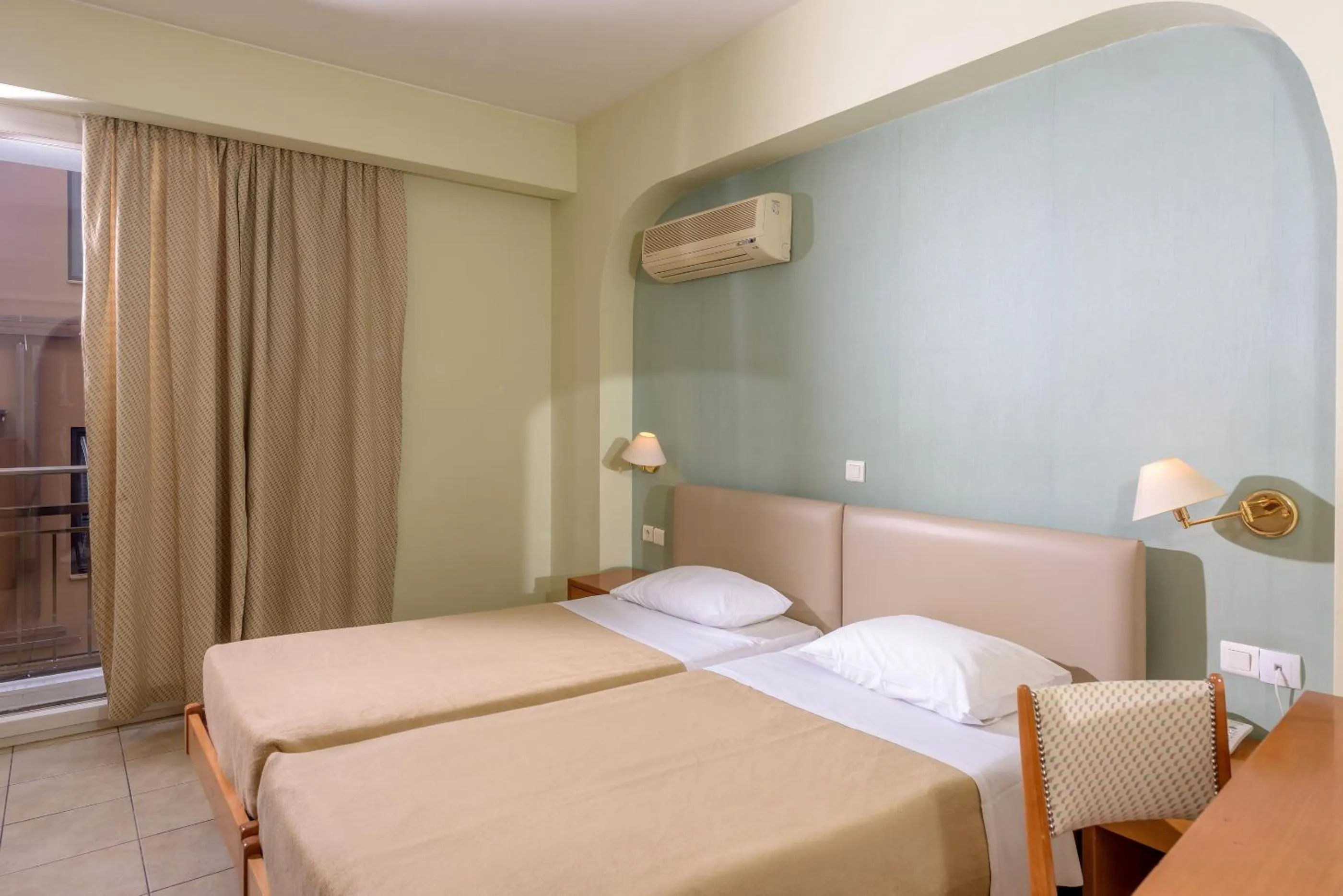 Guests, Bed in El Greco Hotel