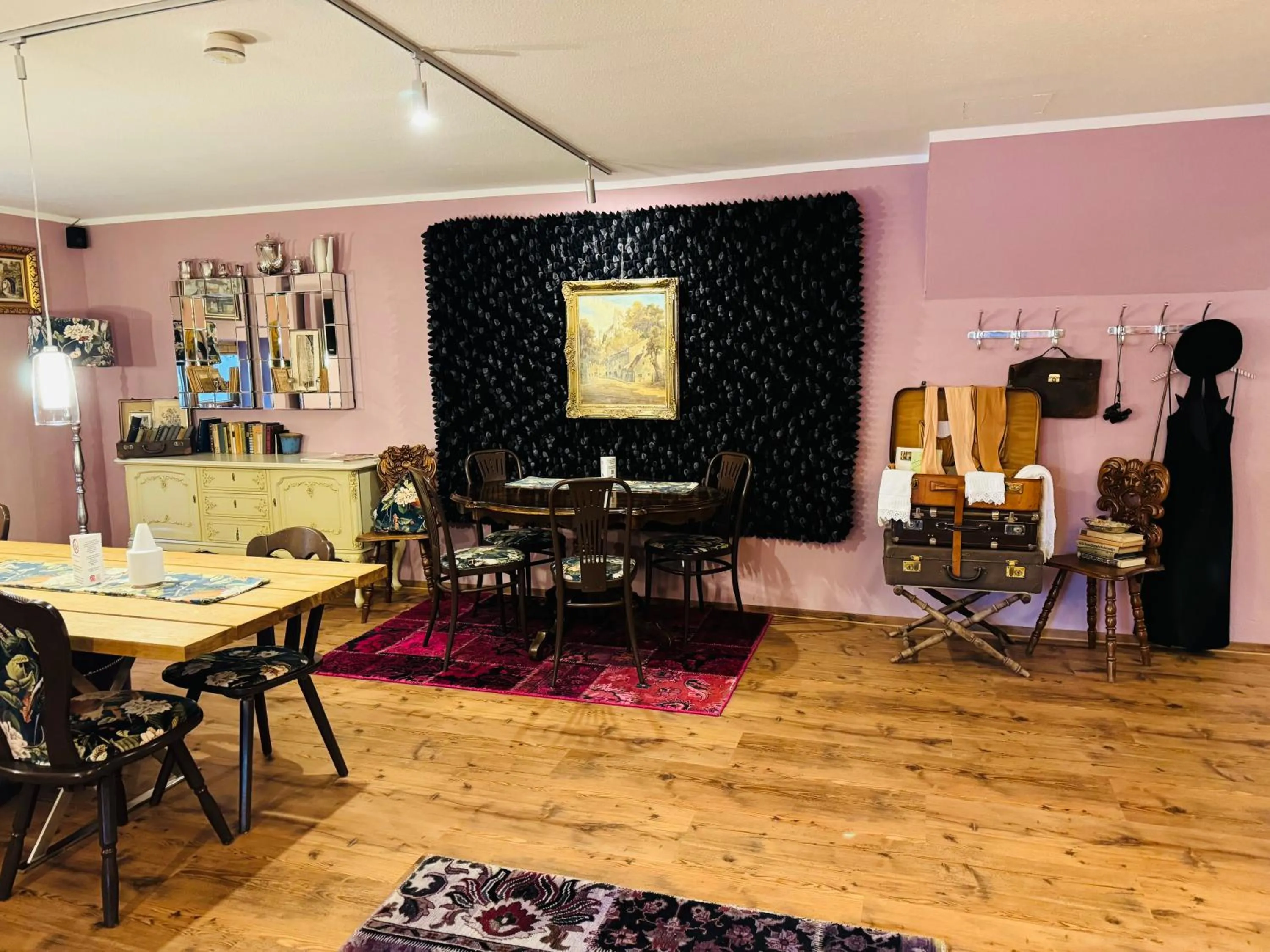 Communal lounge/ TV room in Villa Fantasia Budget Boutique Hotel