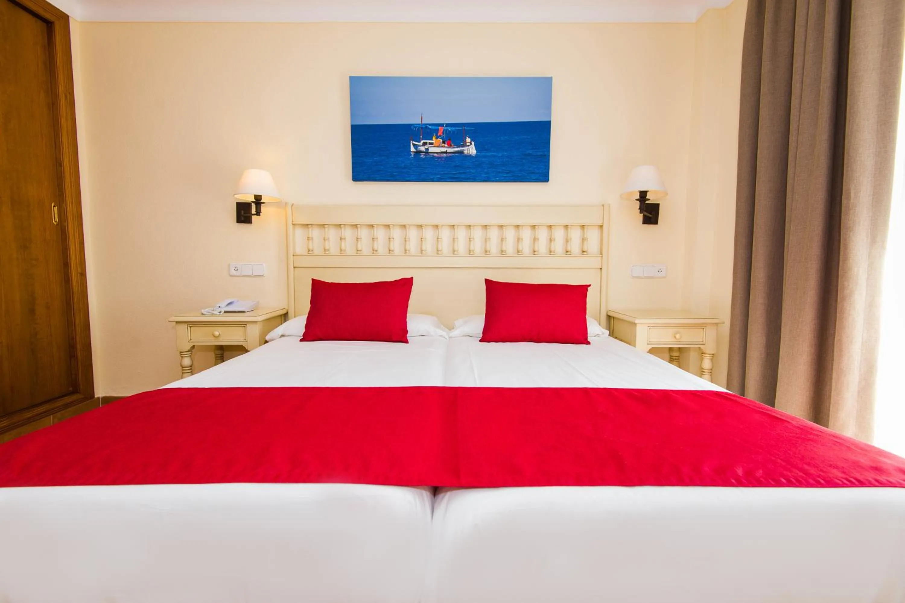 Bed in Bell Port Hotel