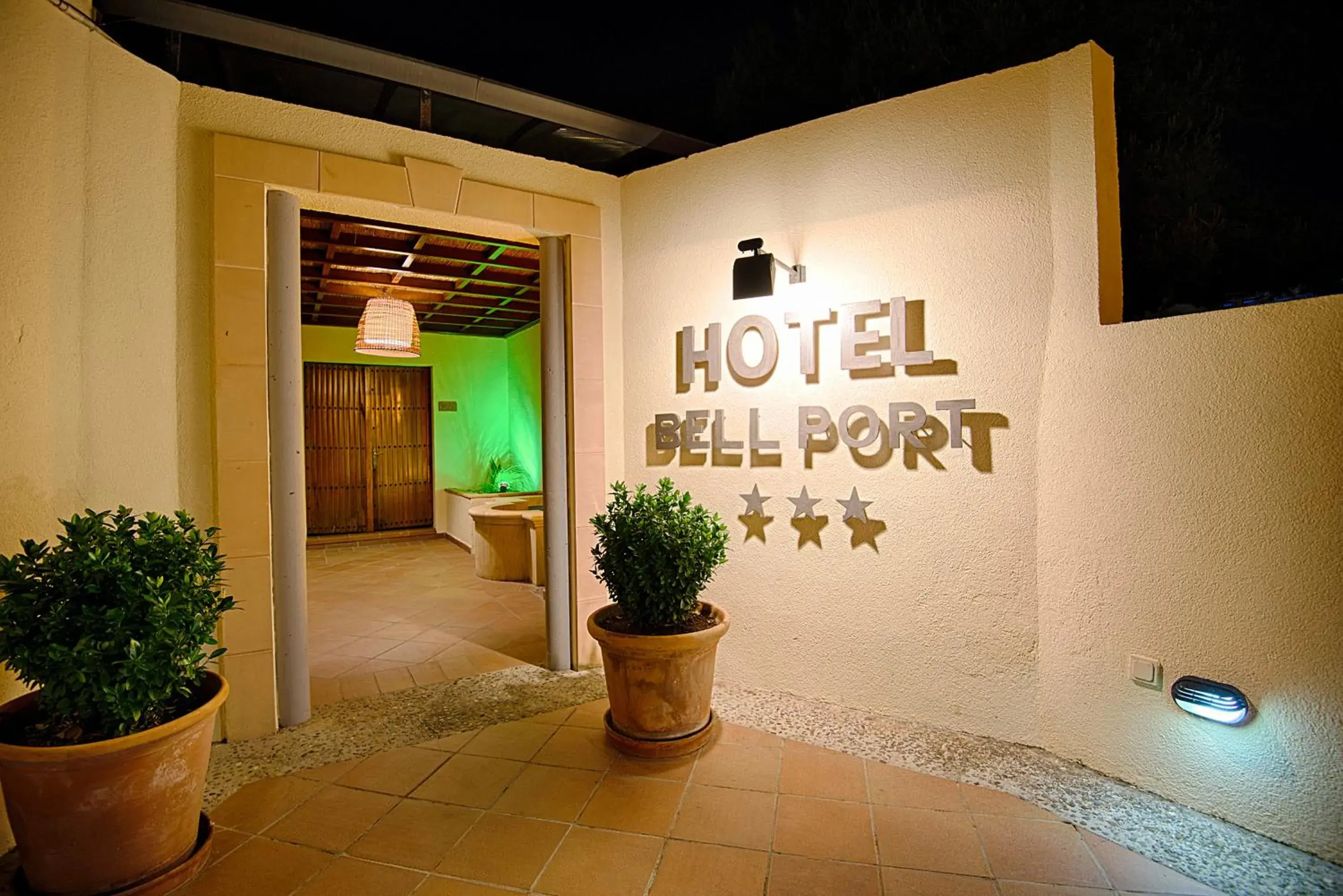 Facade/entrance in Bell Port Hotel Facade/entrance in Bell Port Hotel