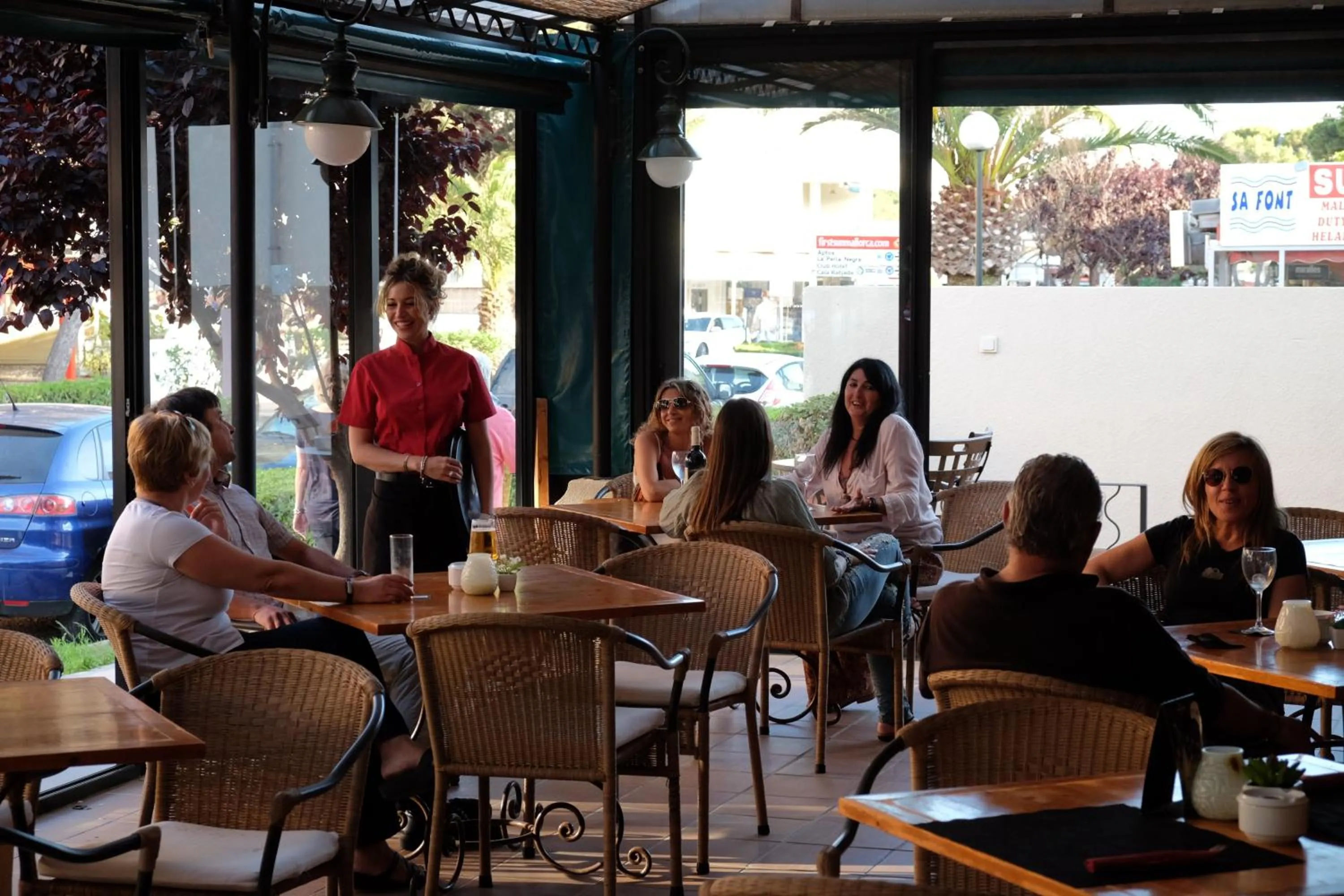 Restaurant/places to eat in Bell Port Hotel