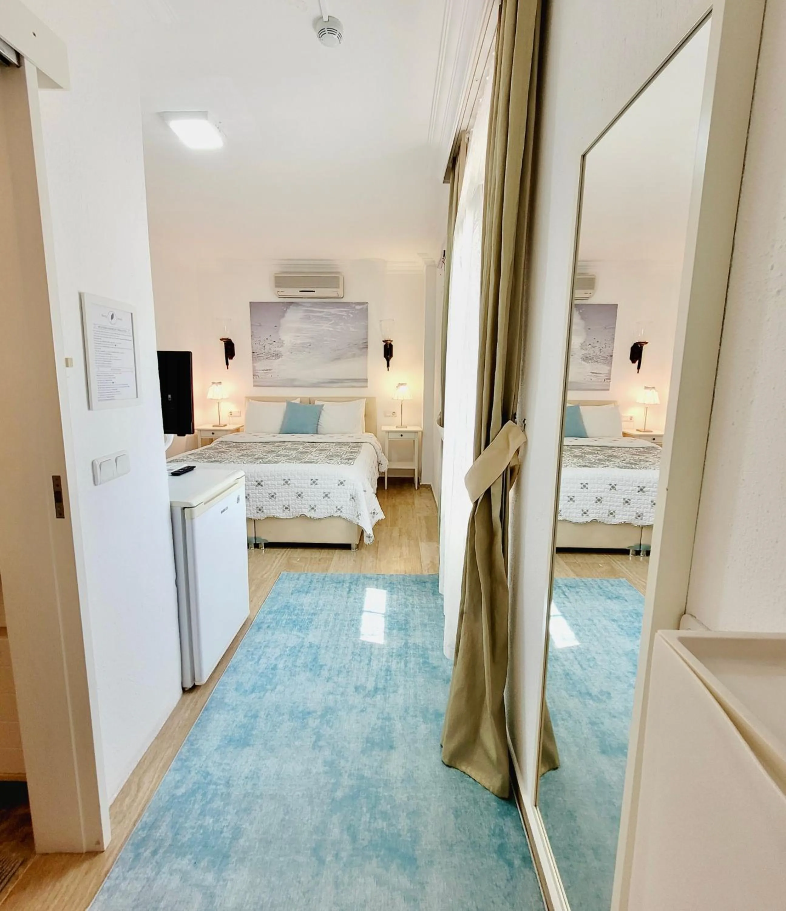 Photo of the whole room, Bed in Berg Hotel