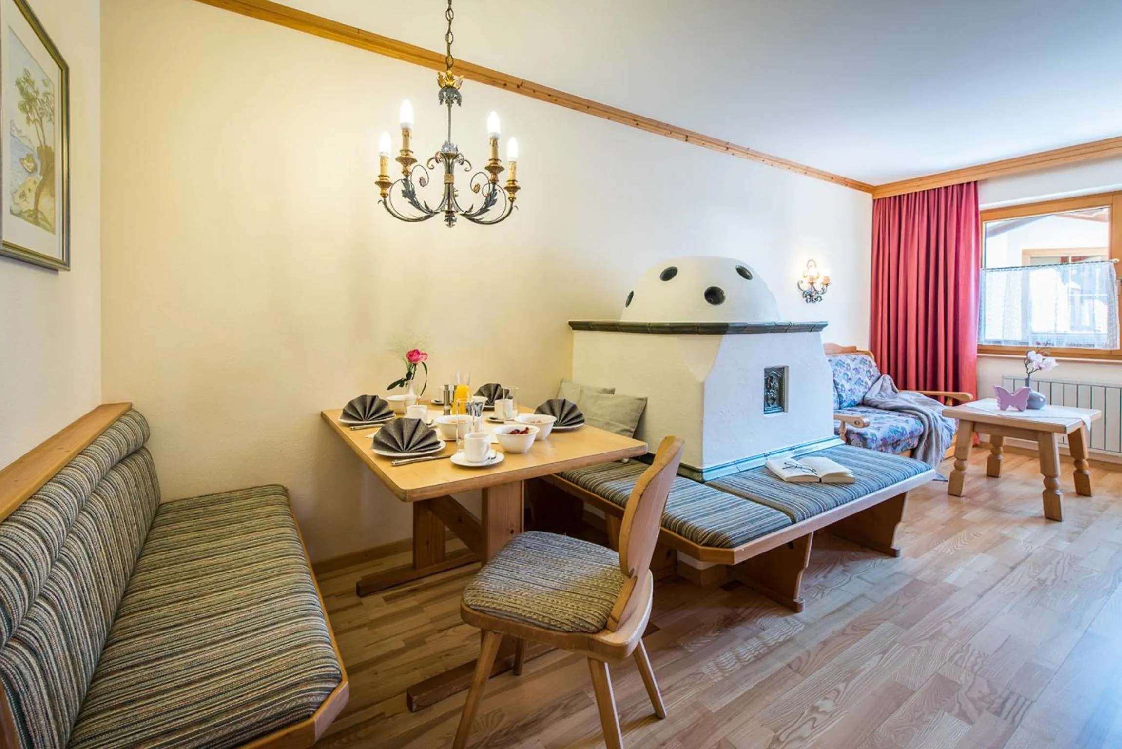Dining area in Appartementhaus Alpenrose