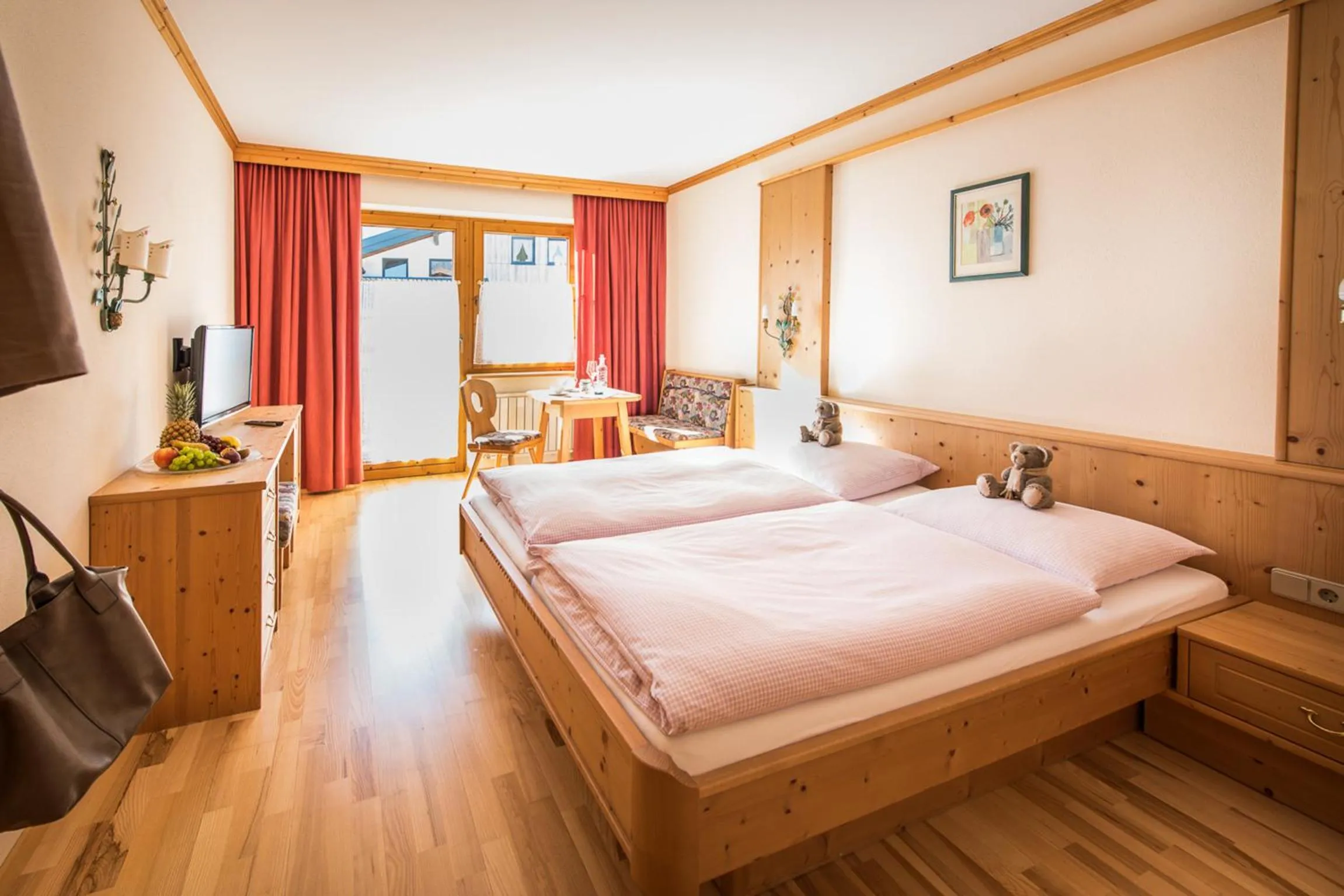 Photo of the whole room, Bed in Appartementhaus Alpenrose