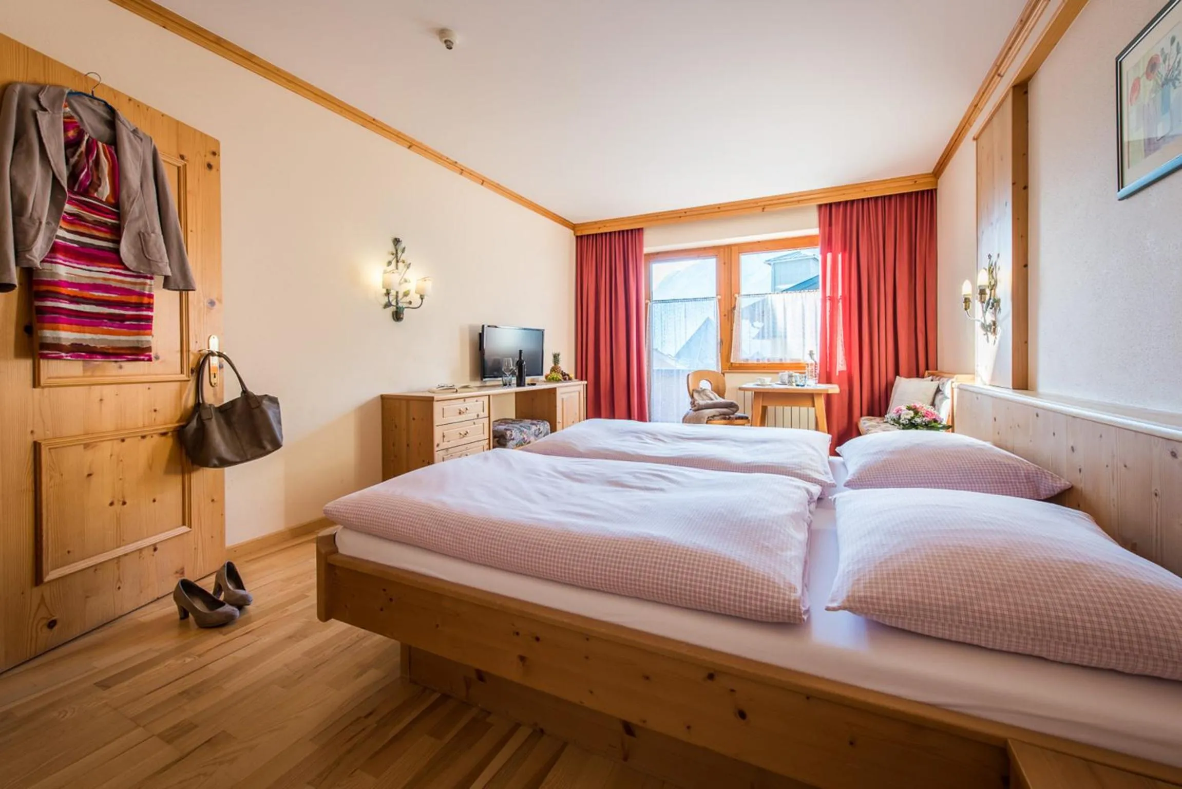 Photo of the whole room, Bed in Appartementhaus Alpenrose