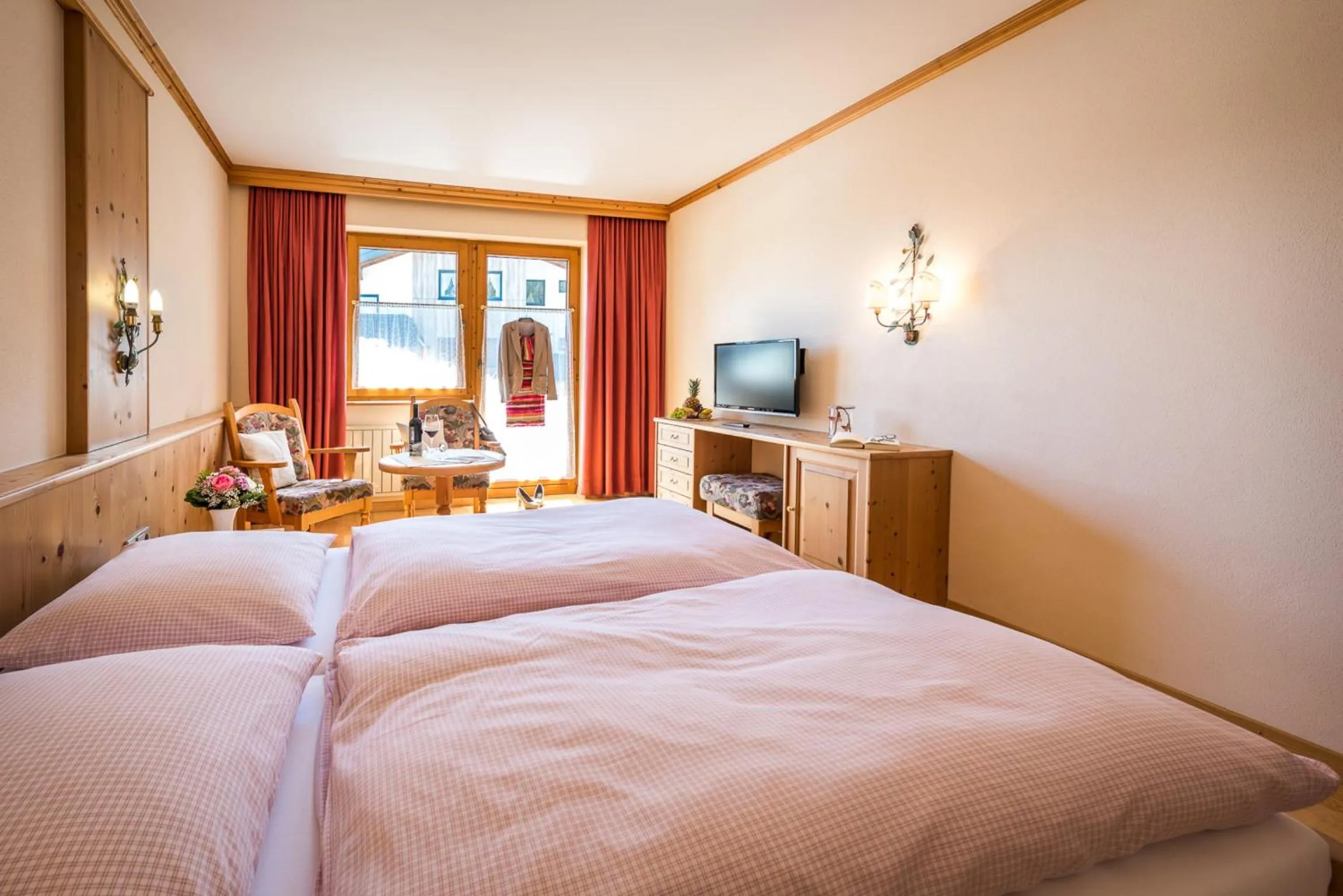 Photo of the whole room, Bed in Appartementhaus Alpenrose