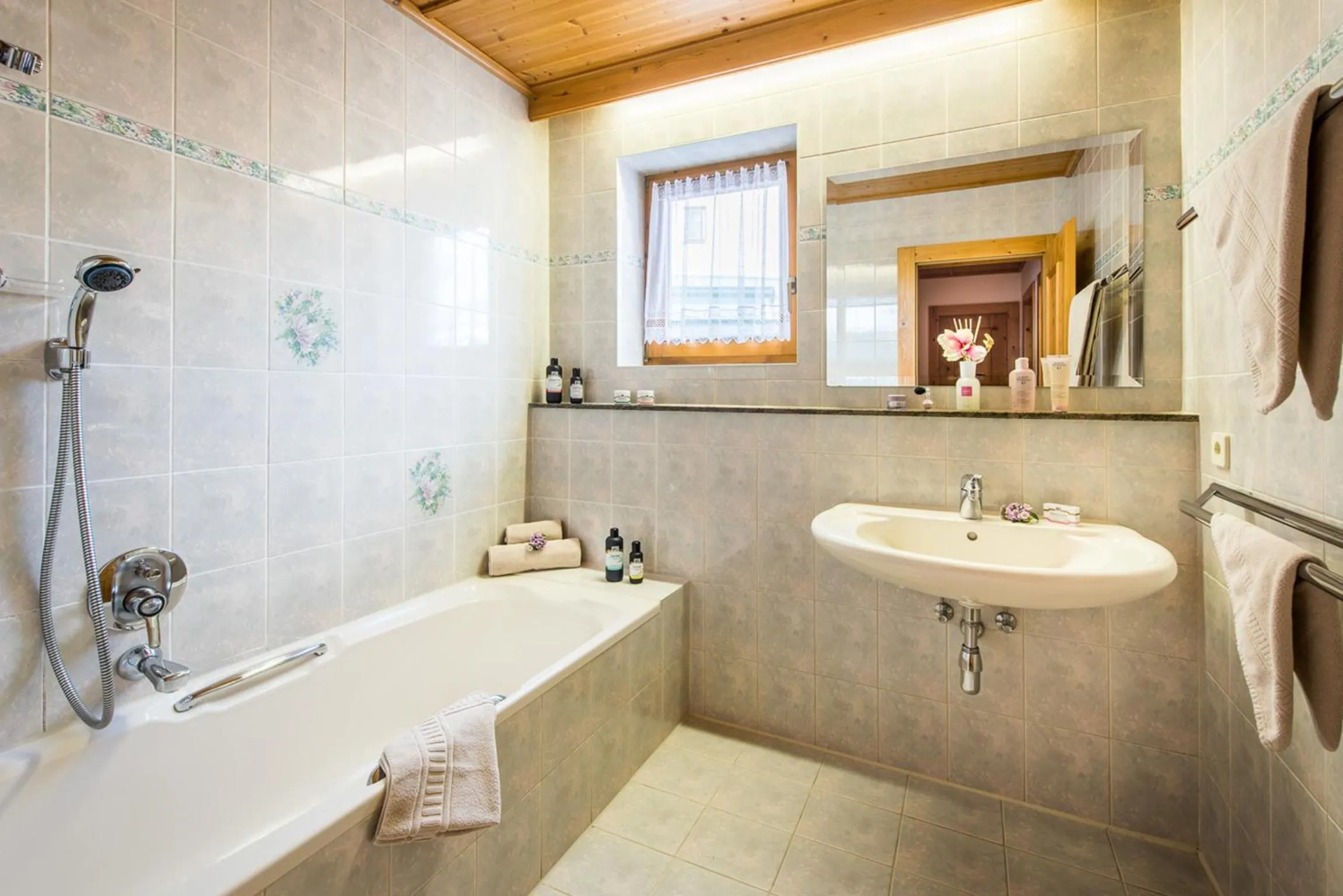 Bathroom in Appartementhaus Alpenrose