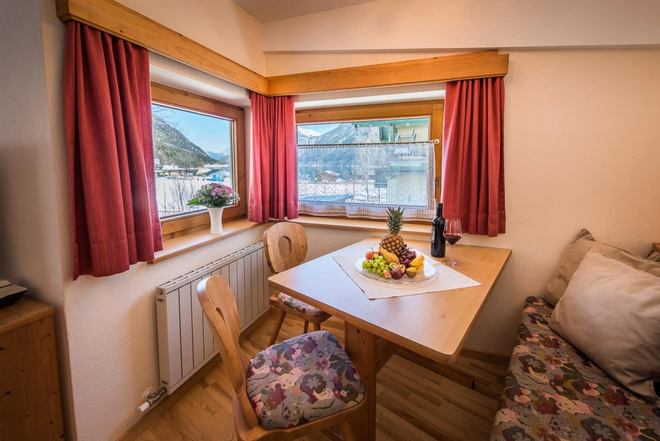 Dining area in Appartementhaus Alpenrose