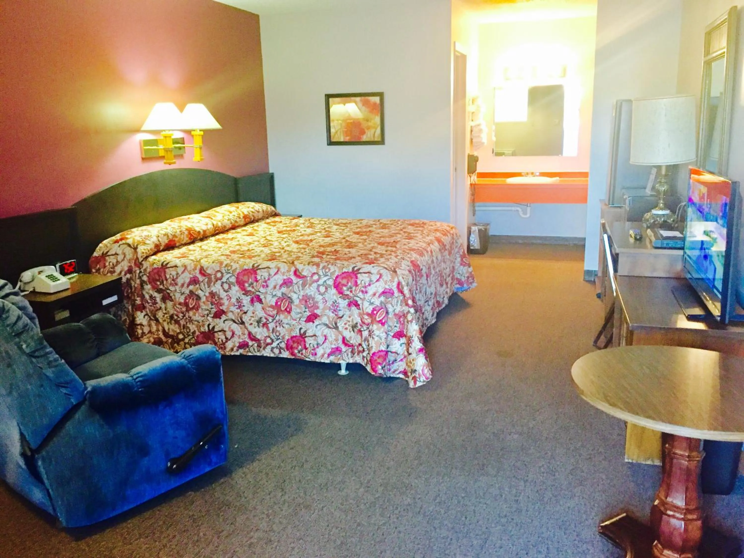 Bed in Rock City Motel