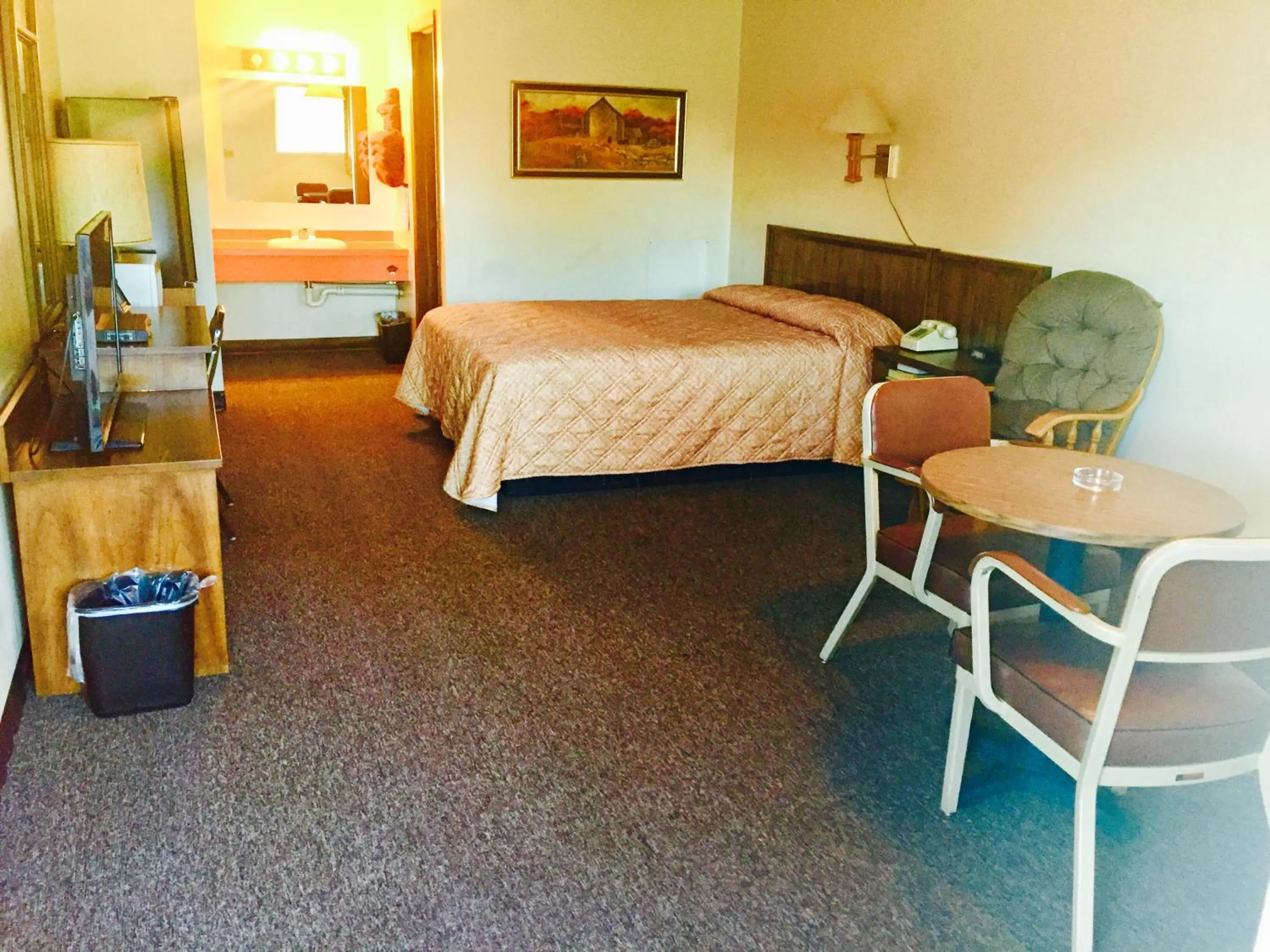 Bed in Rock City Motel