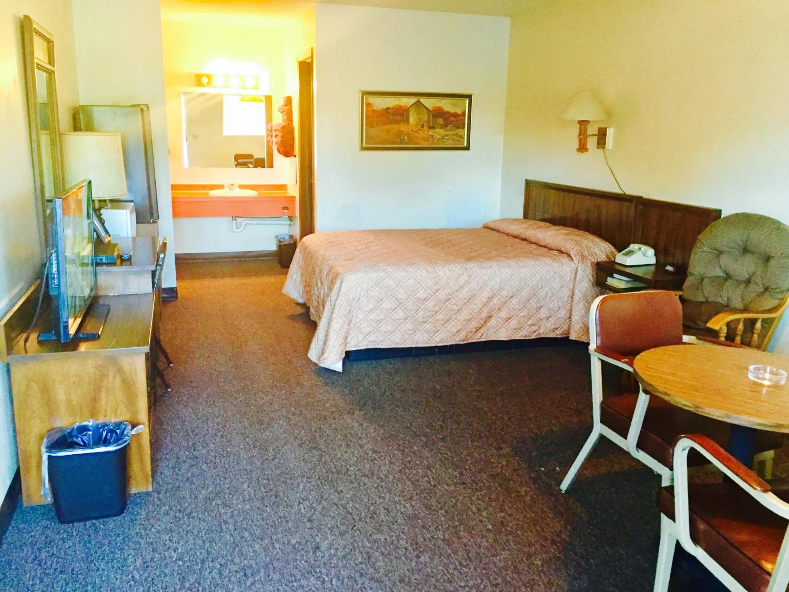 Bed in Rock City Motel