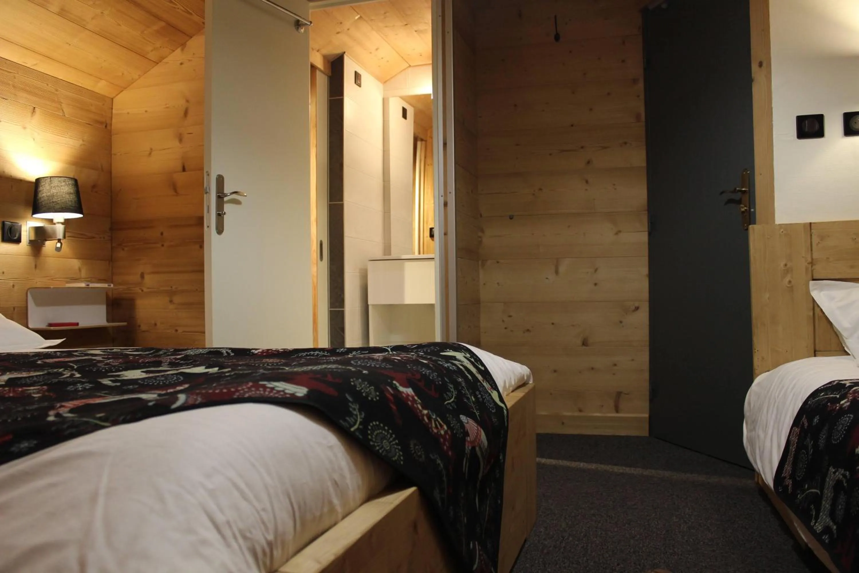 Bedroom, Bed in Hôtel Restaurant U'Fredy