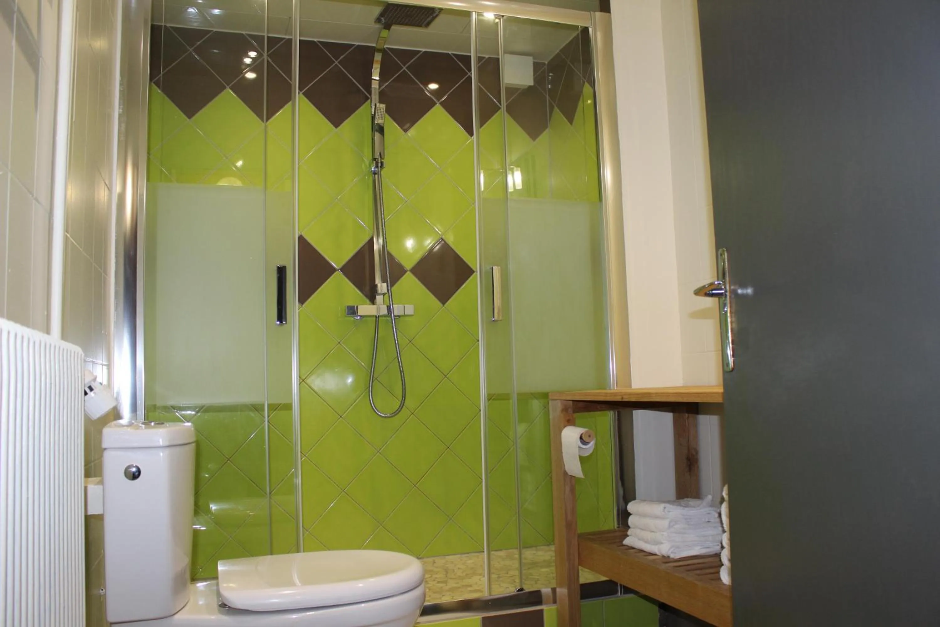 Shower in Hôtel Restaurant U'Fredy