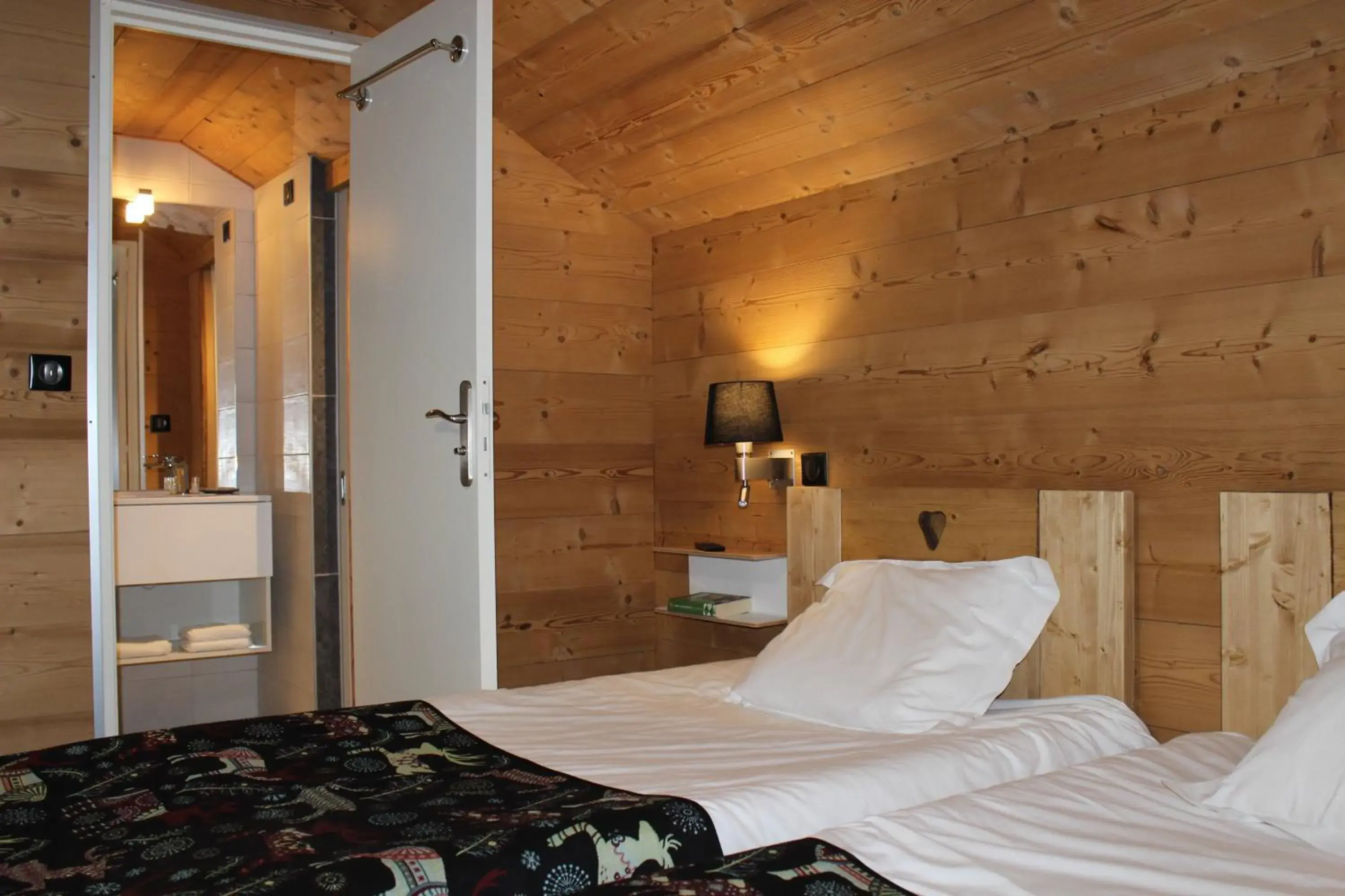 Double Twin Room in Hôtel Restaurant U'Fredy Double Twin Room in Hôtel Restaurant U'Fredy