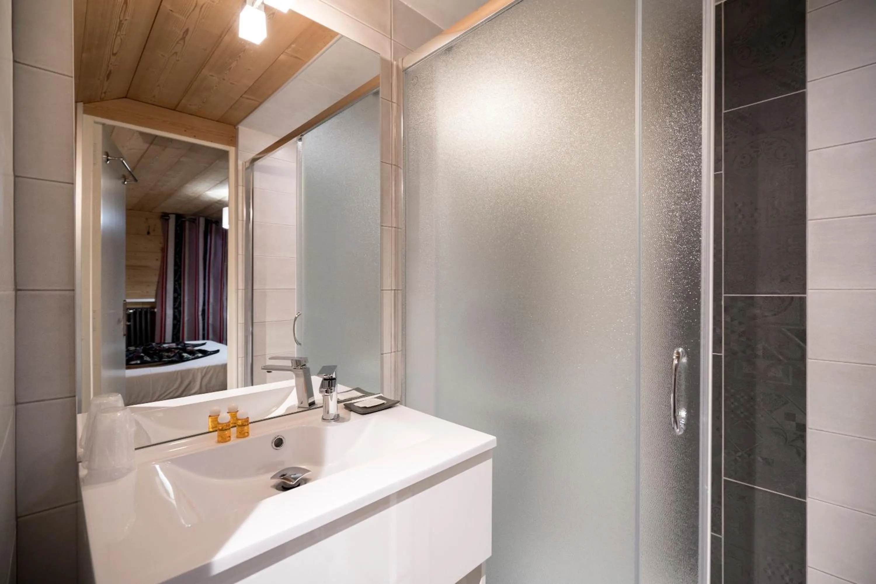 Bathroom in Hôtel Restaurant U'Fredy