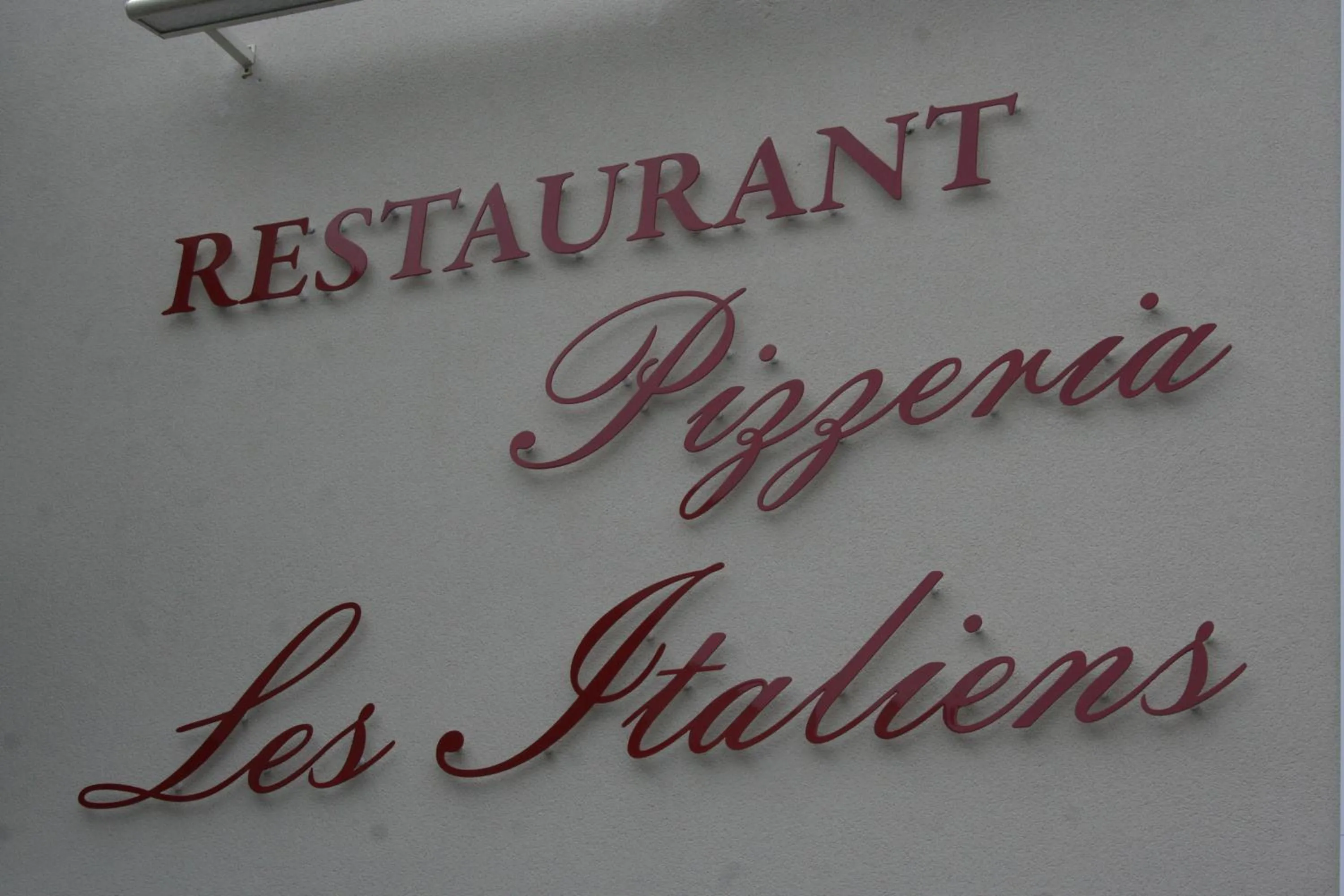 Facade/entrance in Hôtel Les Italiens