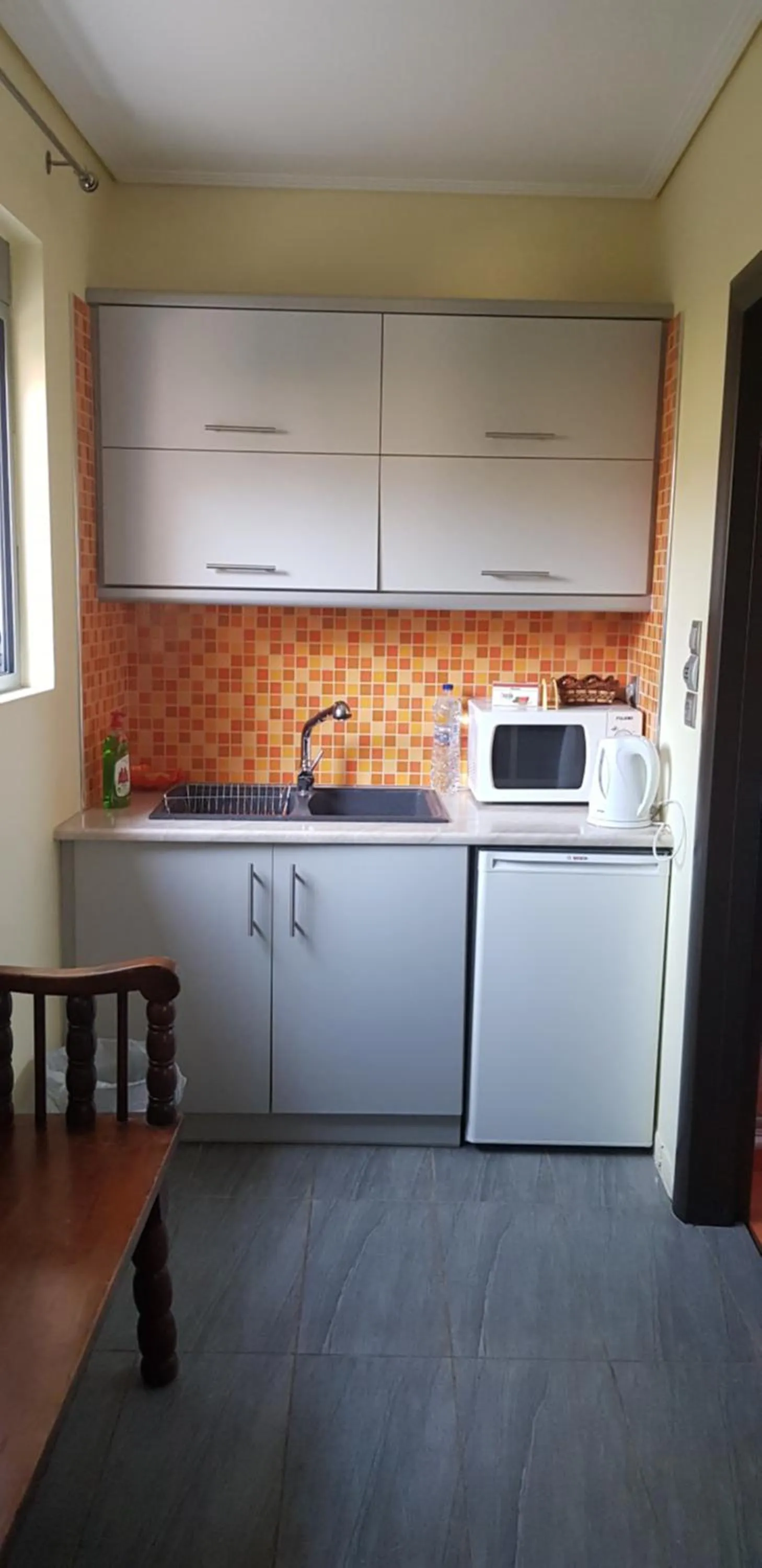 Kitchen or kitchenette in Villa d'Irene-near athens airport , 200 meters from the beach davis