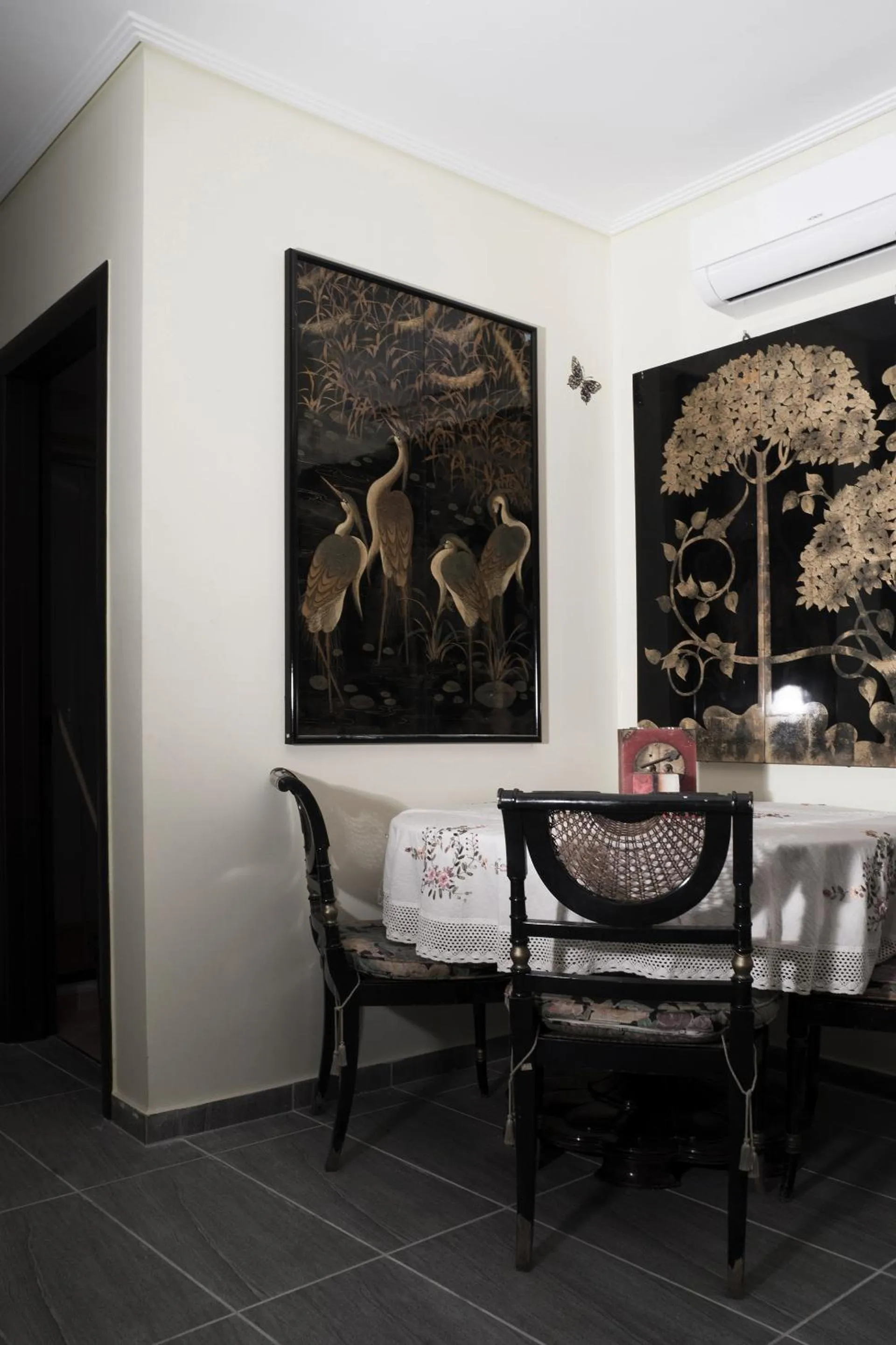 Dining area in Villa d'Irene-near athens airport , 200 meters from the beach davis