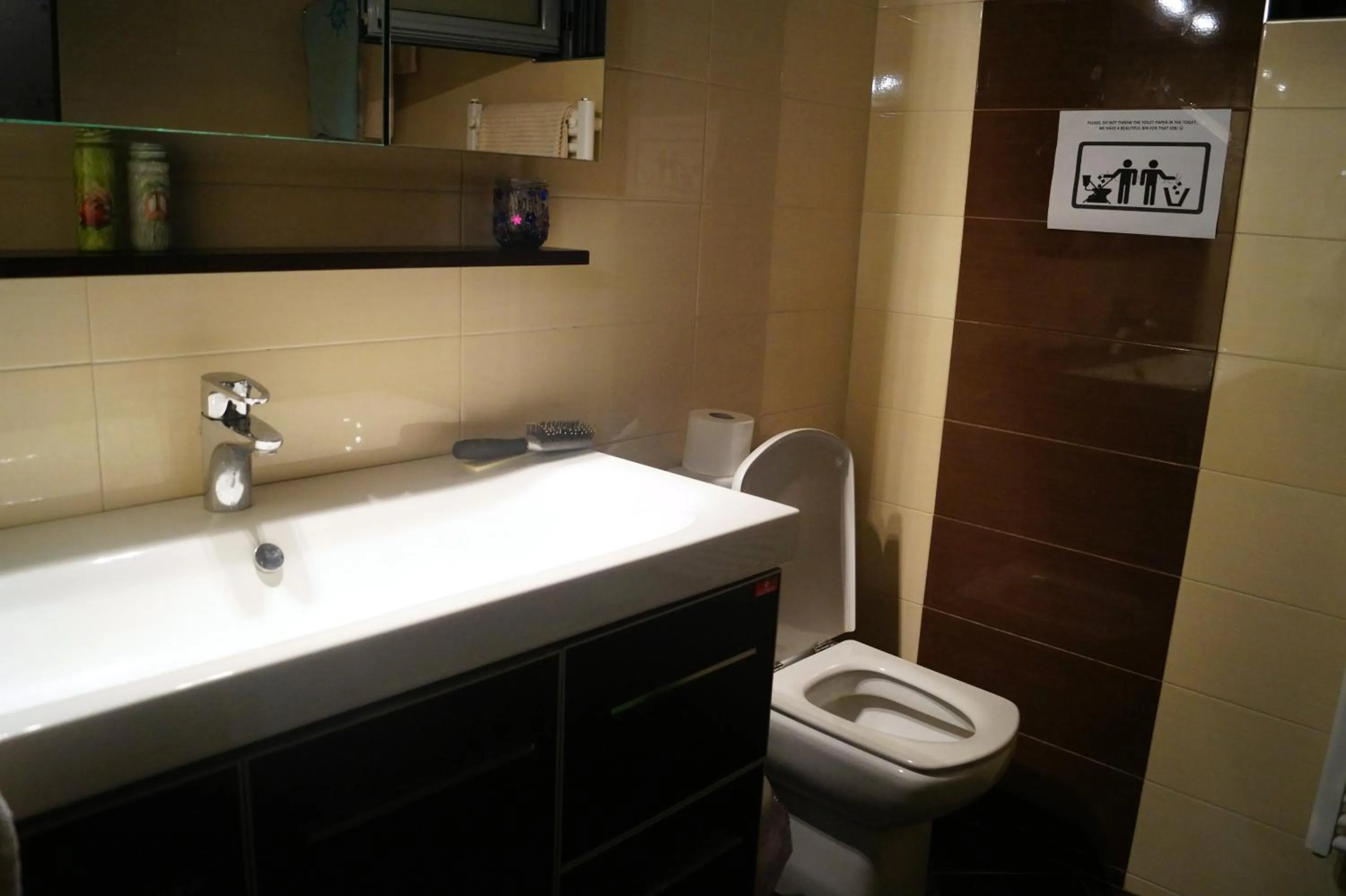 Bathroom in Villa d'Irene-near athens airport , 200 meters from the beach davis