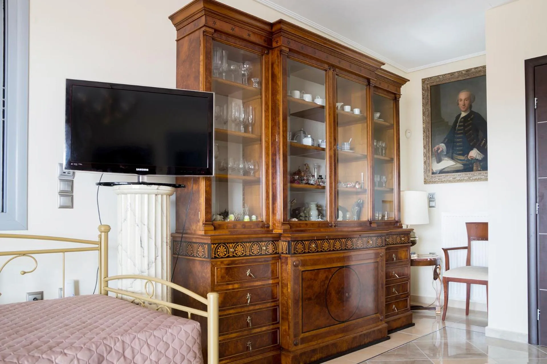 TV and multimedia, Bed in Villa d'Irene-near athens airport , 200 meters from the beach davis