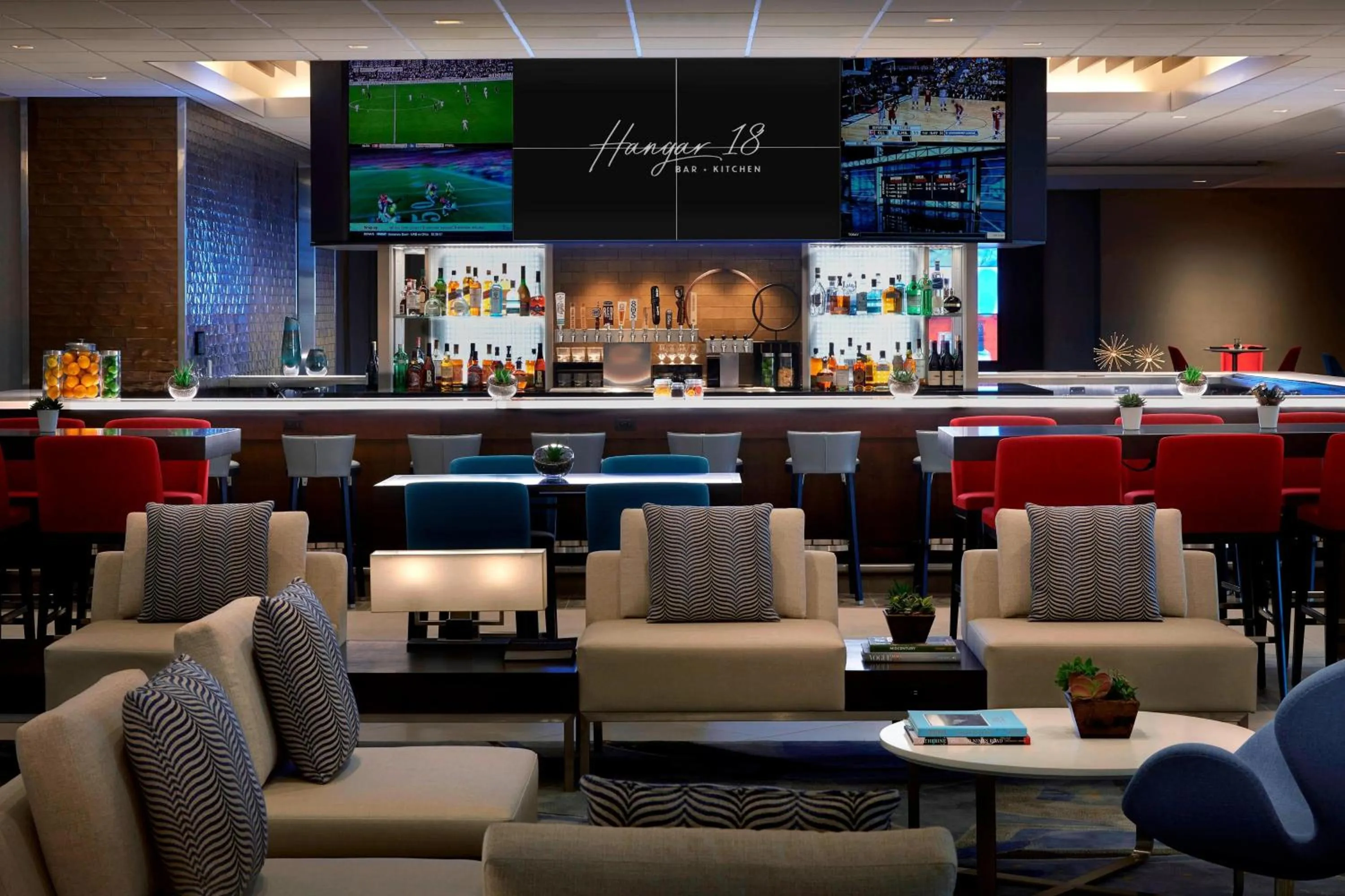 Restaurant/places to eat in Los Angeles Airport Marriott
