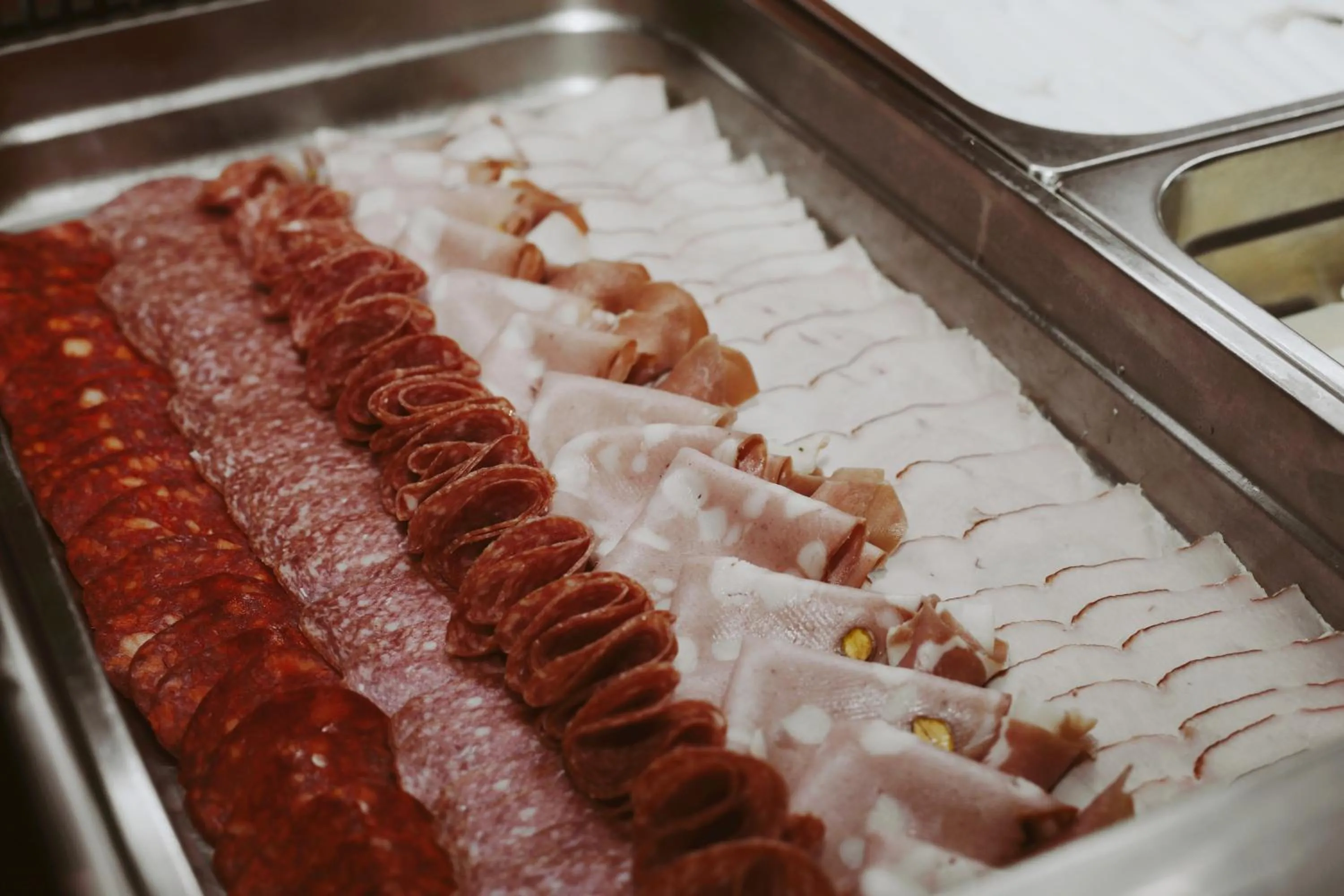 Restaurant/places to eat in Hotel Pharos