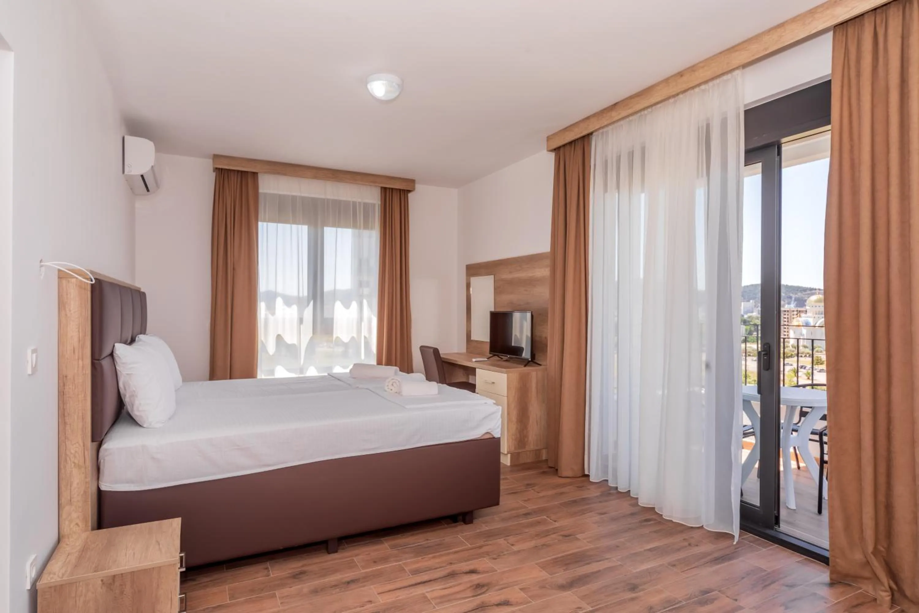 Bedroom, Bed in Hotel Pharos