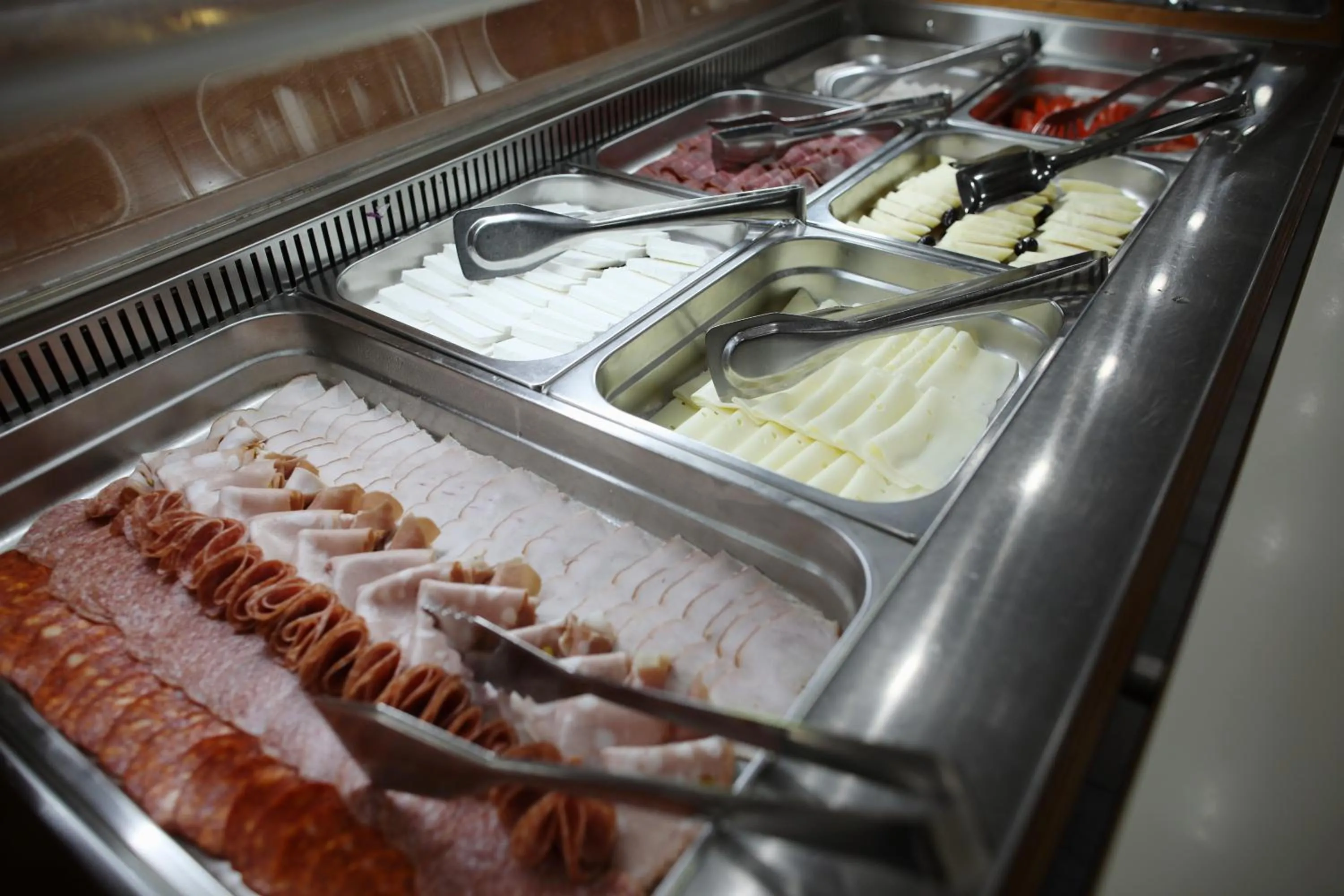 Restaurant/places to eat in Hotel Pharos