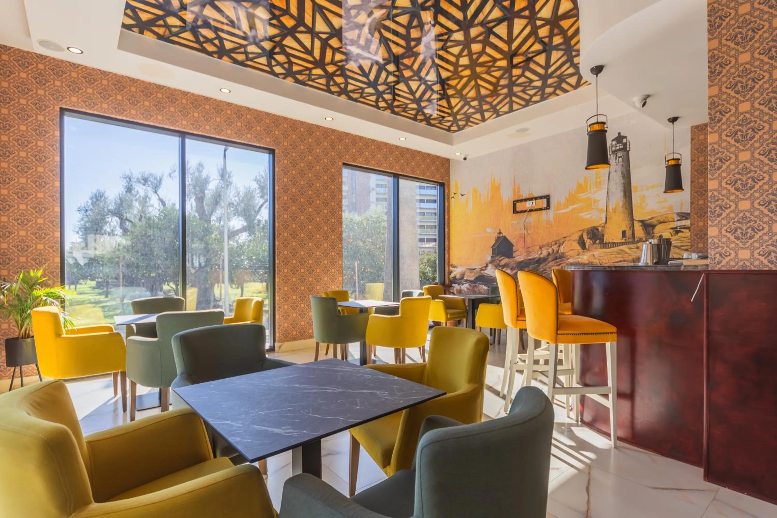 Restaurant/places to eat in Hotel Pharos