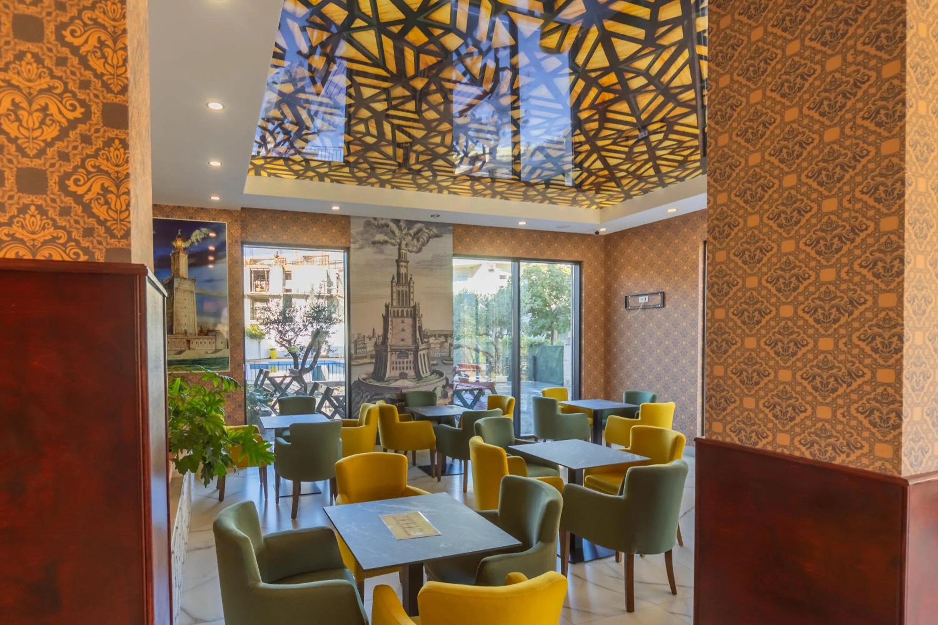 Restaurant/places to eat in Hotel Pharos