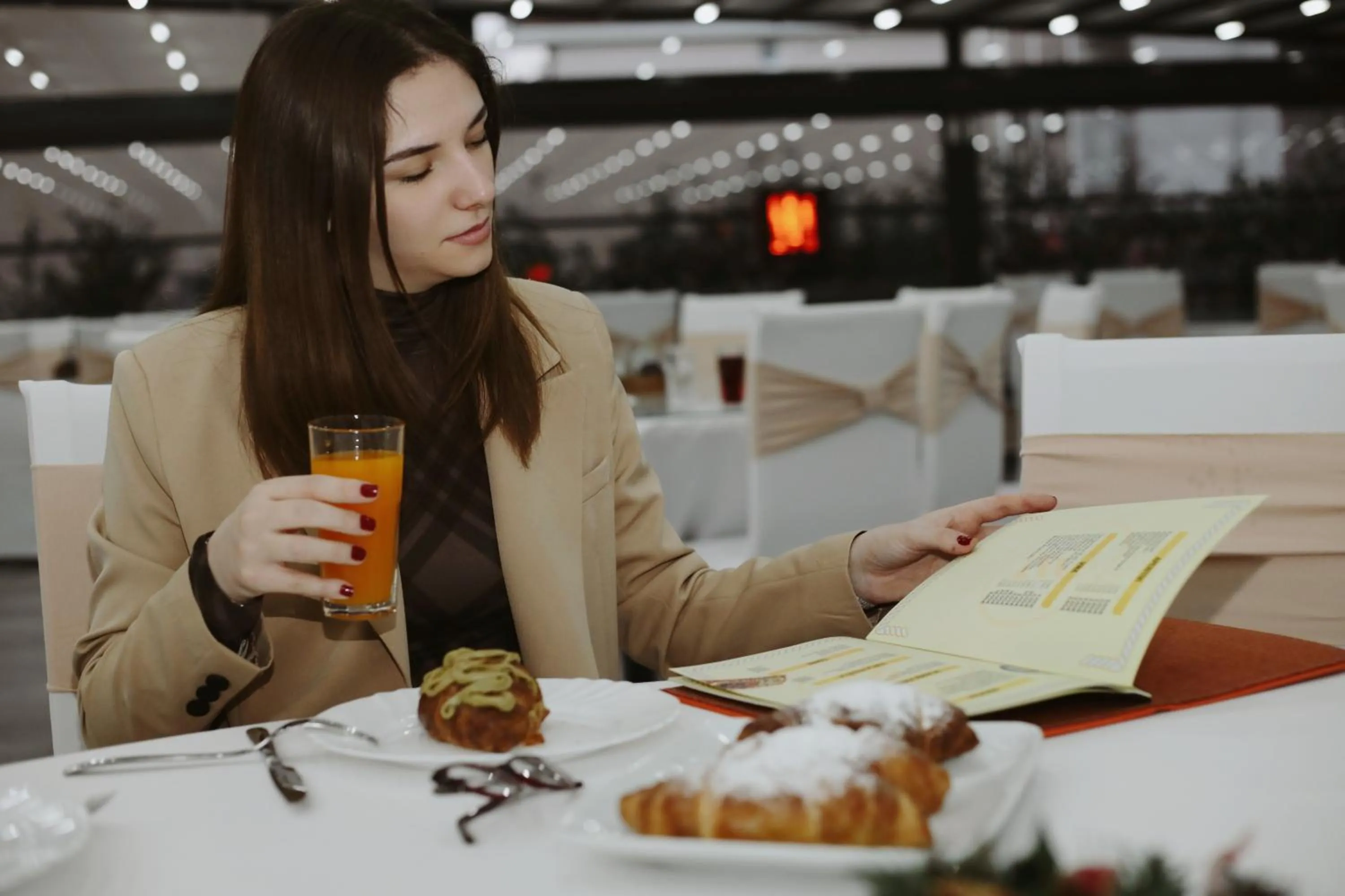 Restaurant/places to eat in Hotel Pharos