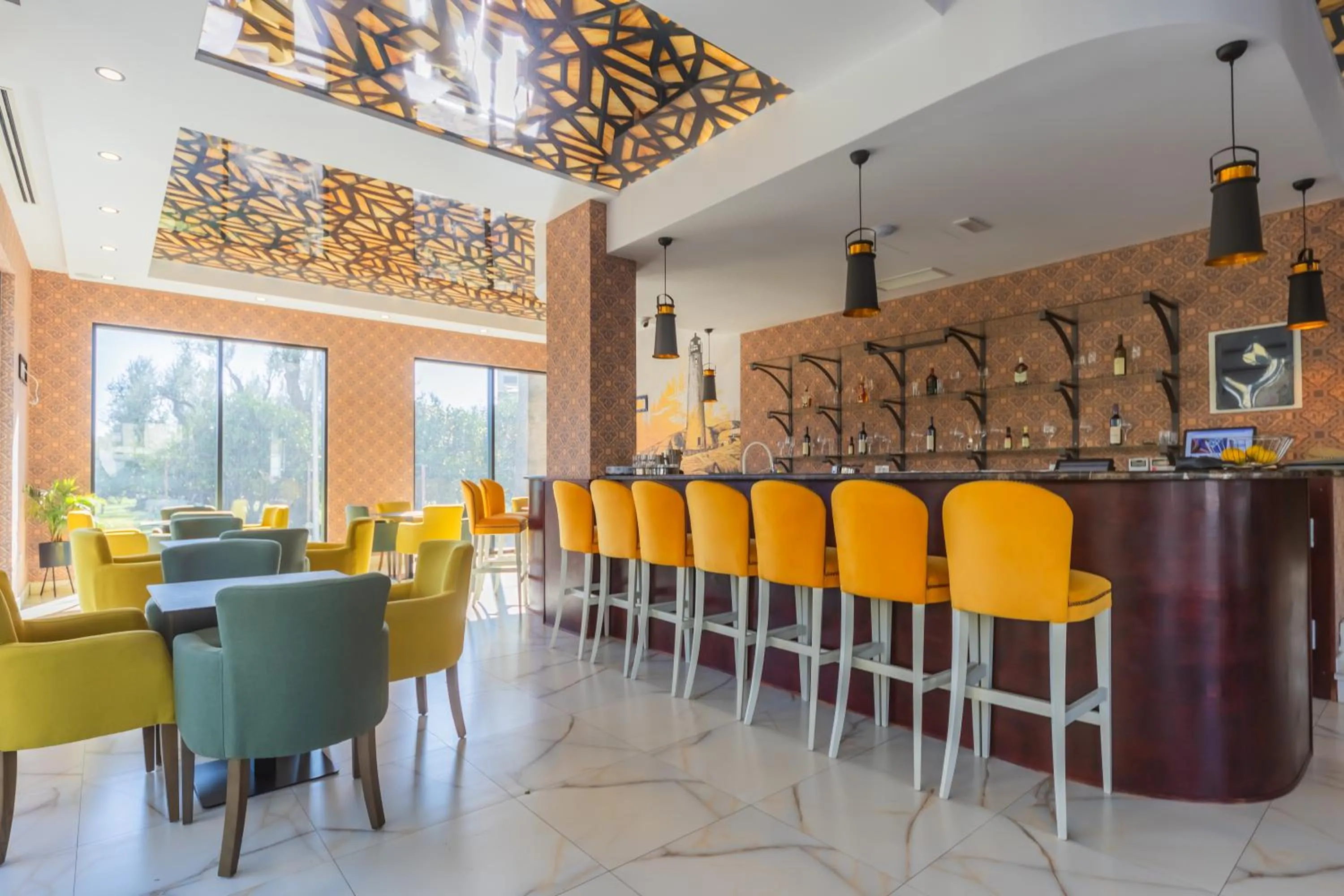 Restaurant/places to eat in Hotel Pharos