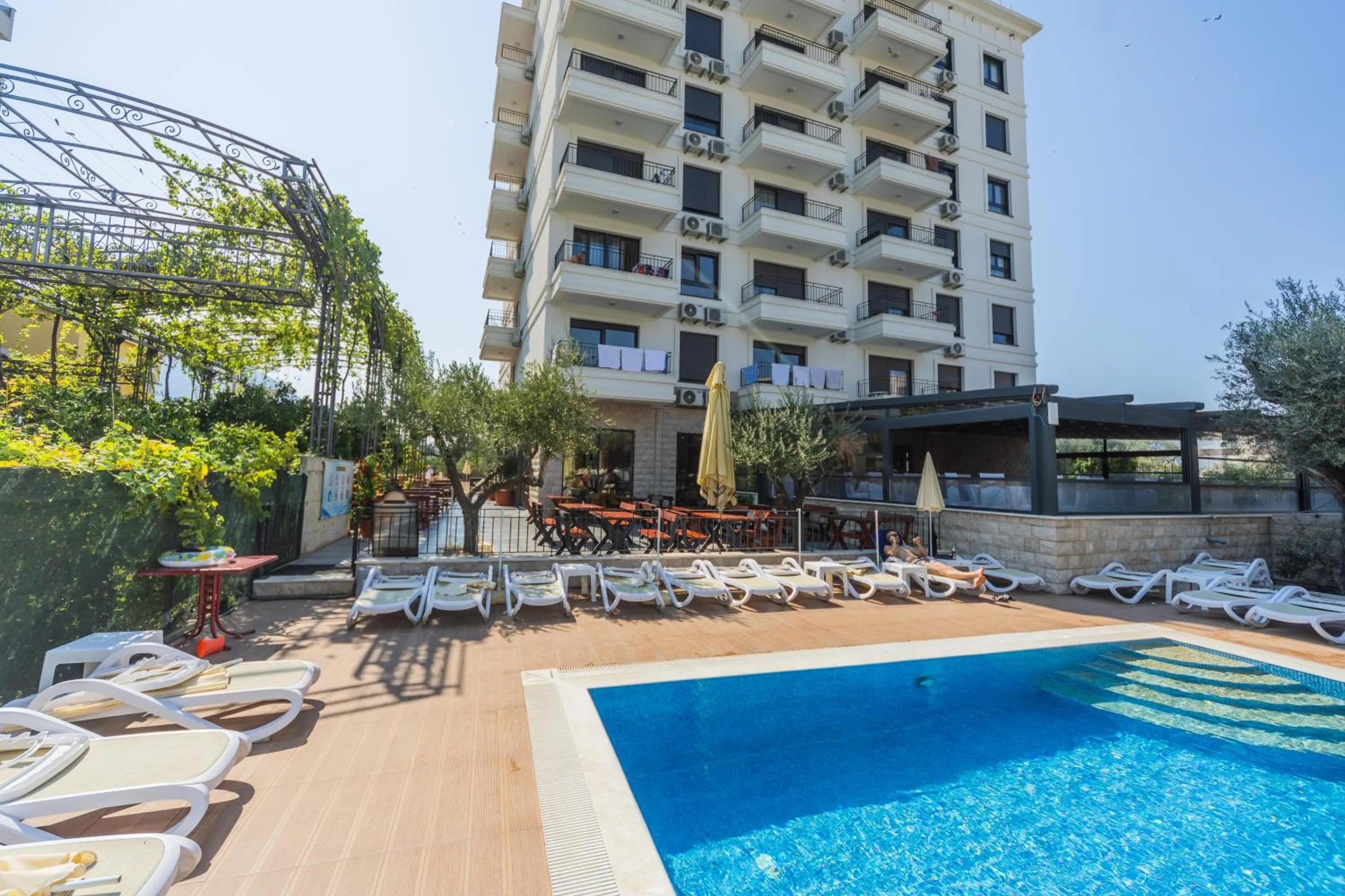 Swimming pool in Hotel Pharos