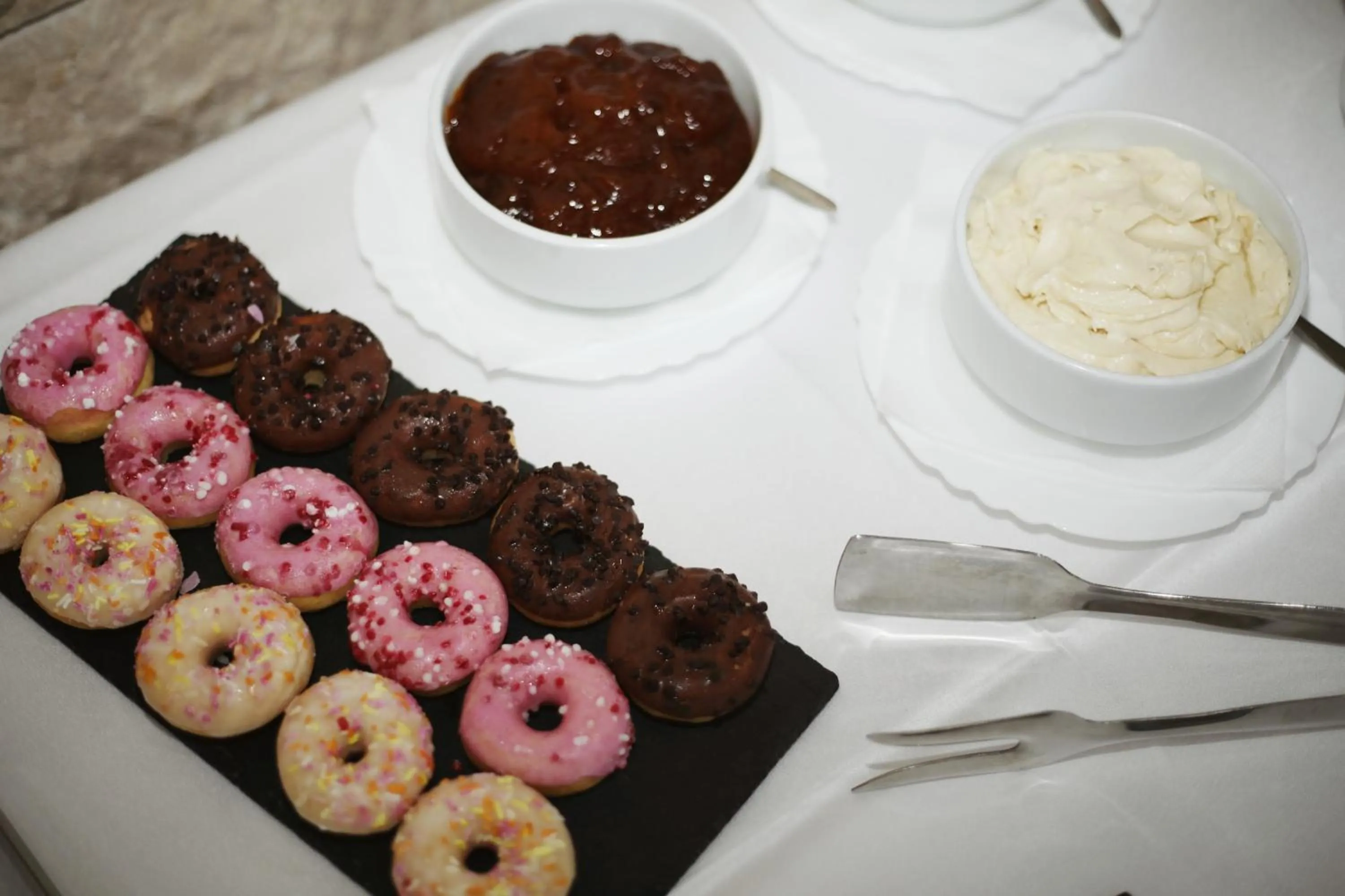 Restaurant/places to eat in Hotel Pharos