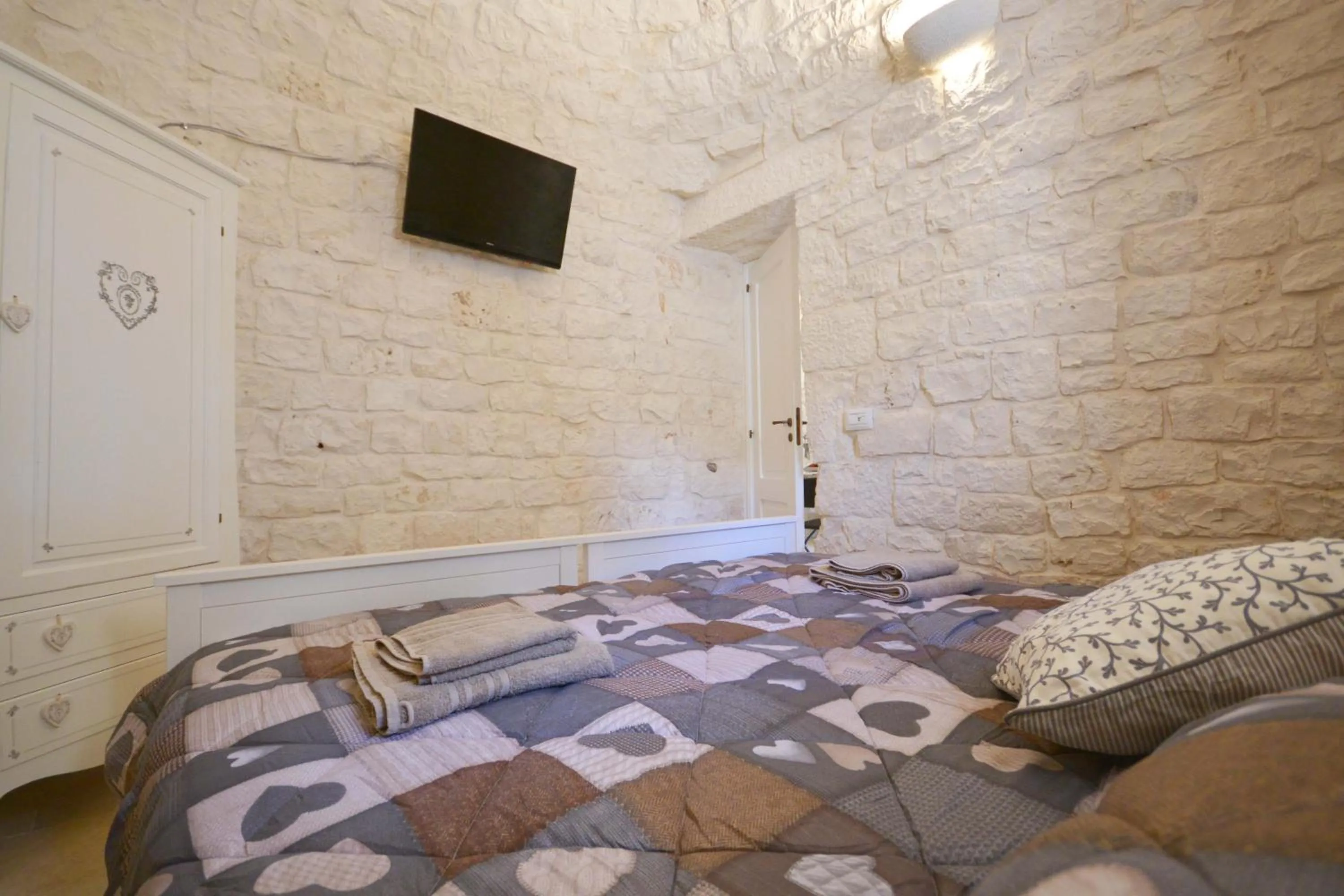 Bed in Trulli Petra Chiara