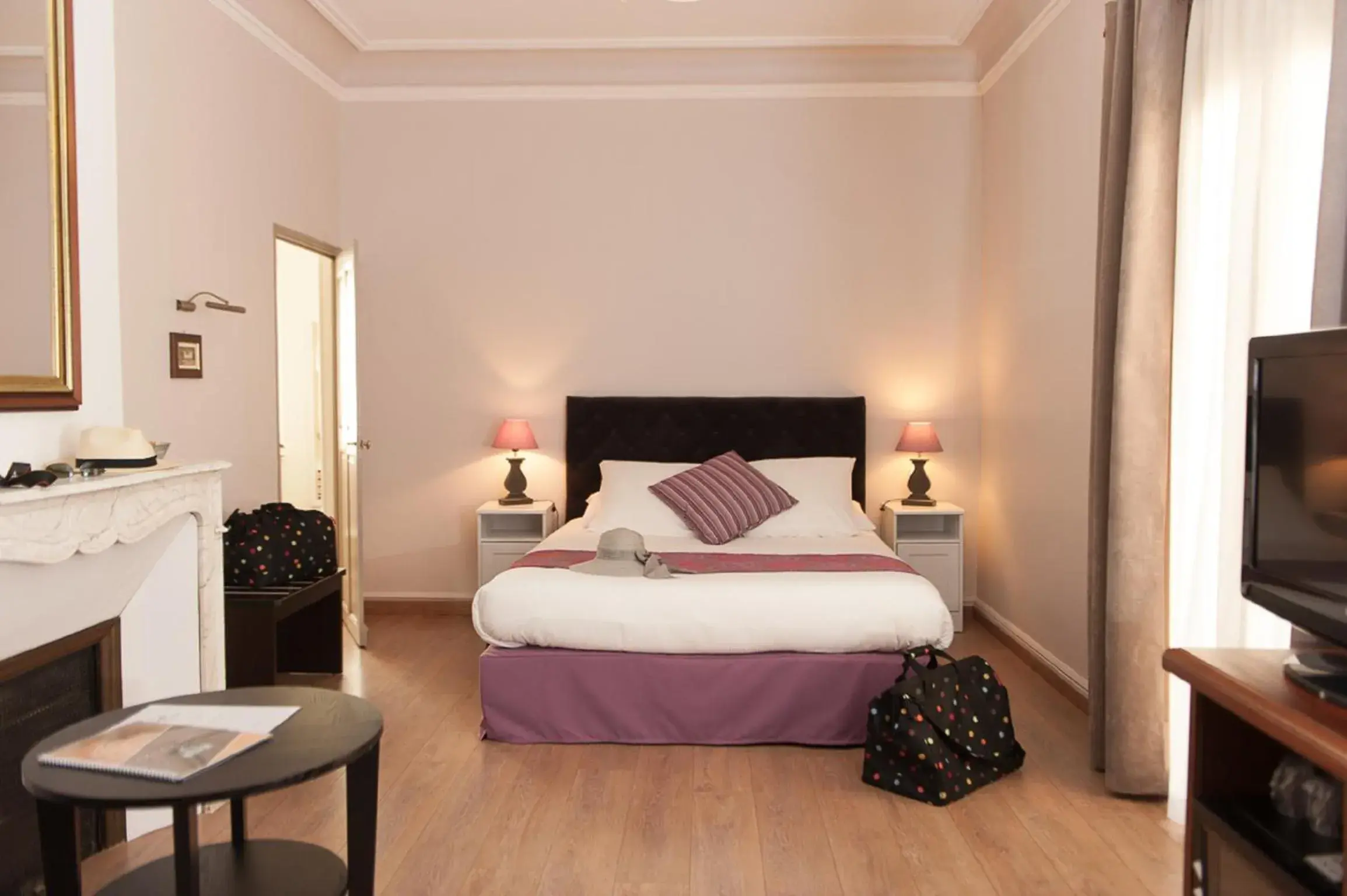 Comfort Deluxe Double Room in Hotel Sainte Anne - Apt Comfort Deluxe Double Room in Hotel Sainte Anne - Apt