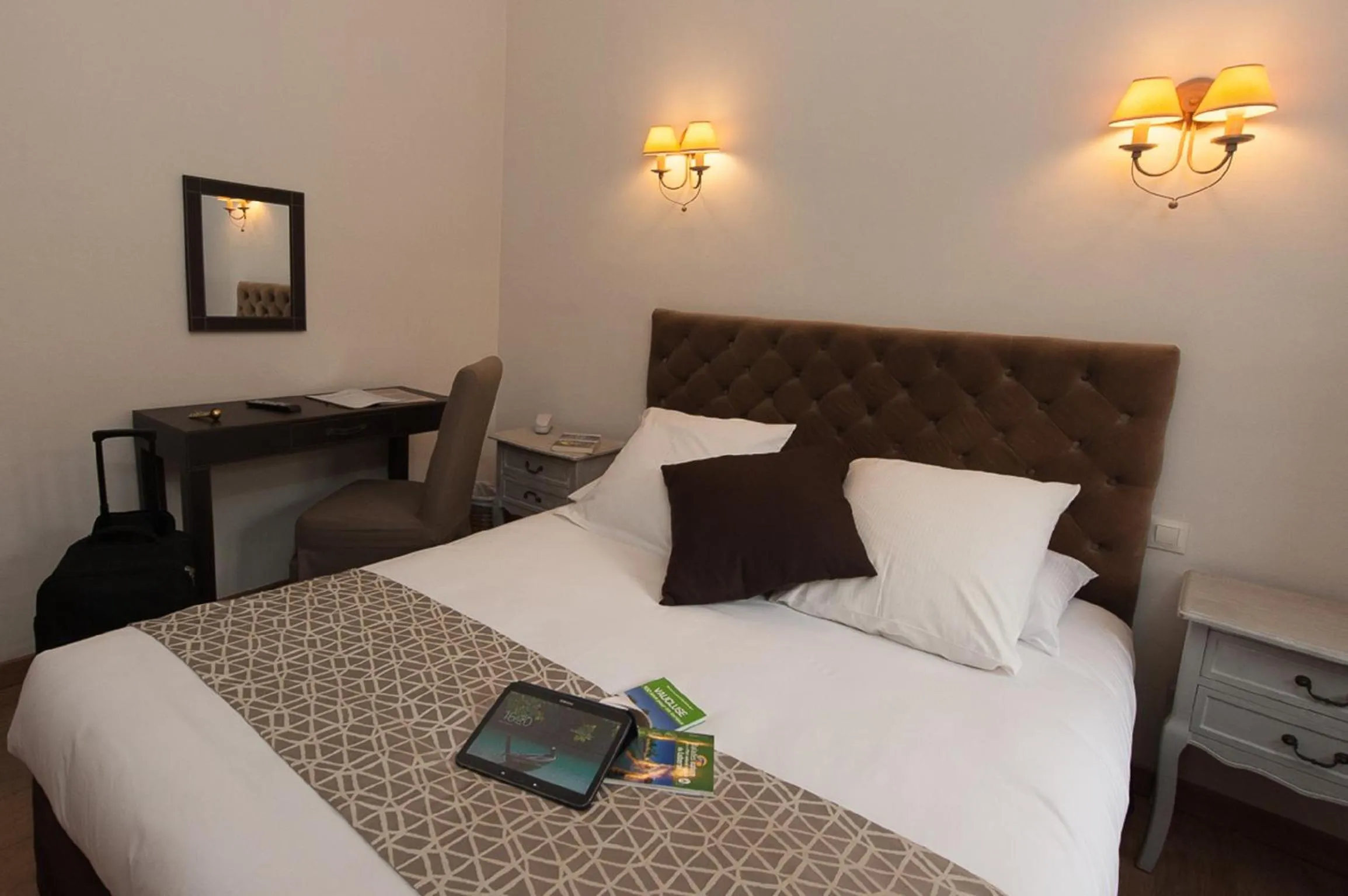 Bedroom, Bed in Hotel Sainte Anne - Apt