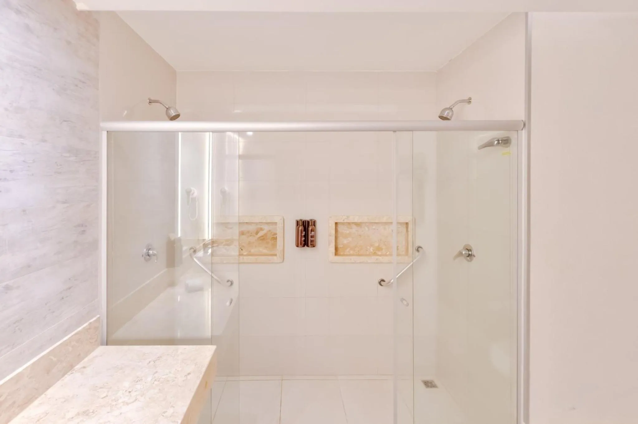 Shower in Holiday Inn - Goiania by IHG