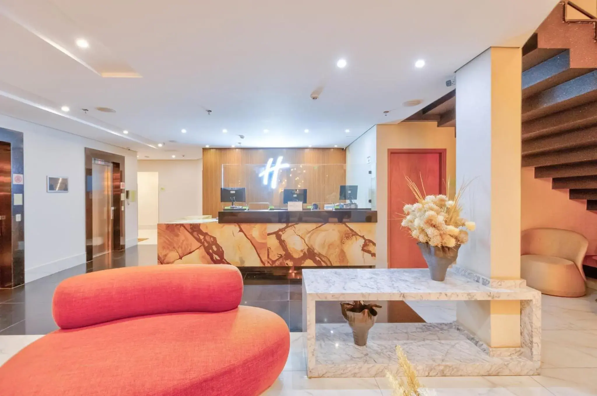 Property building in Holiday Inn - Goiania by IHG Property building in Holiday Inn - Goiania by IHG