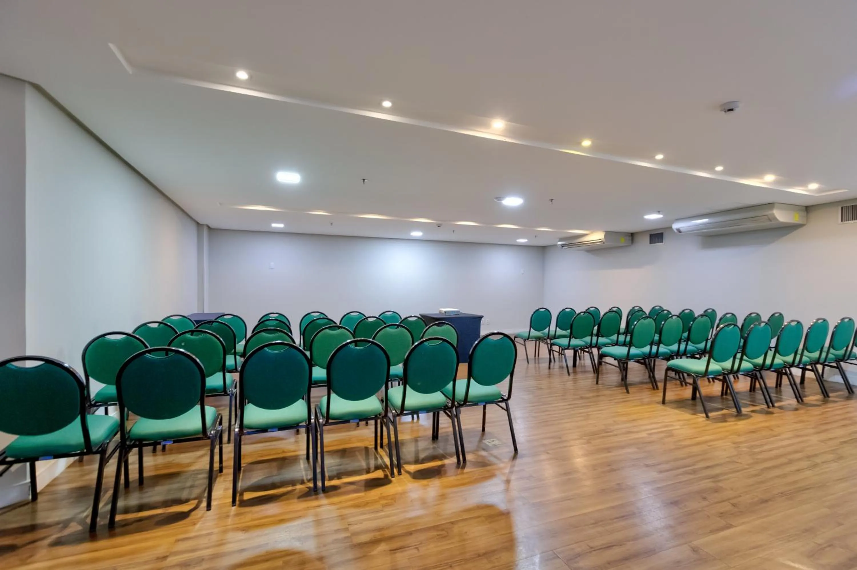 Meeting/conference room in Holiday Inn - Goiania by IHG