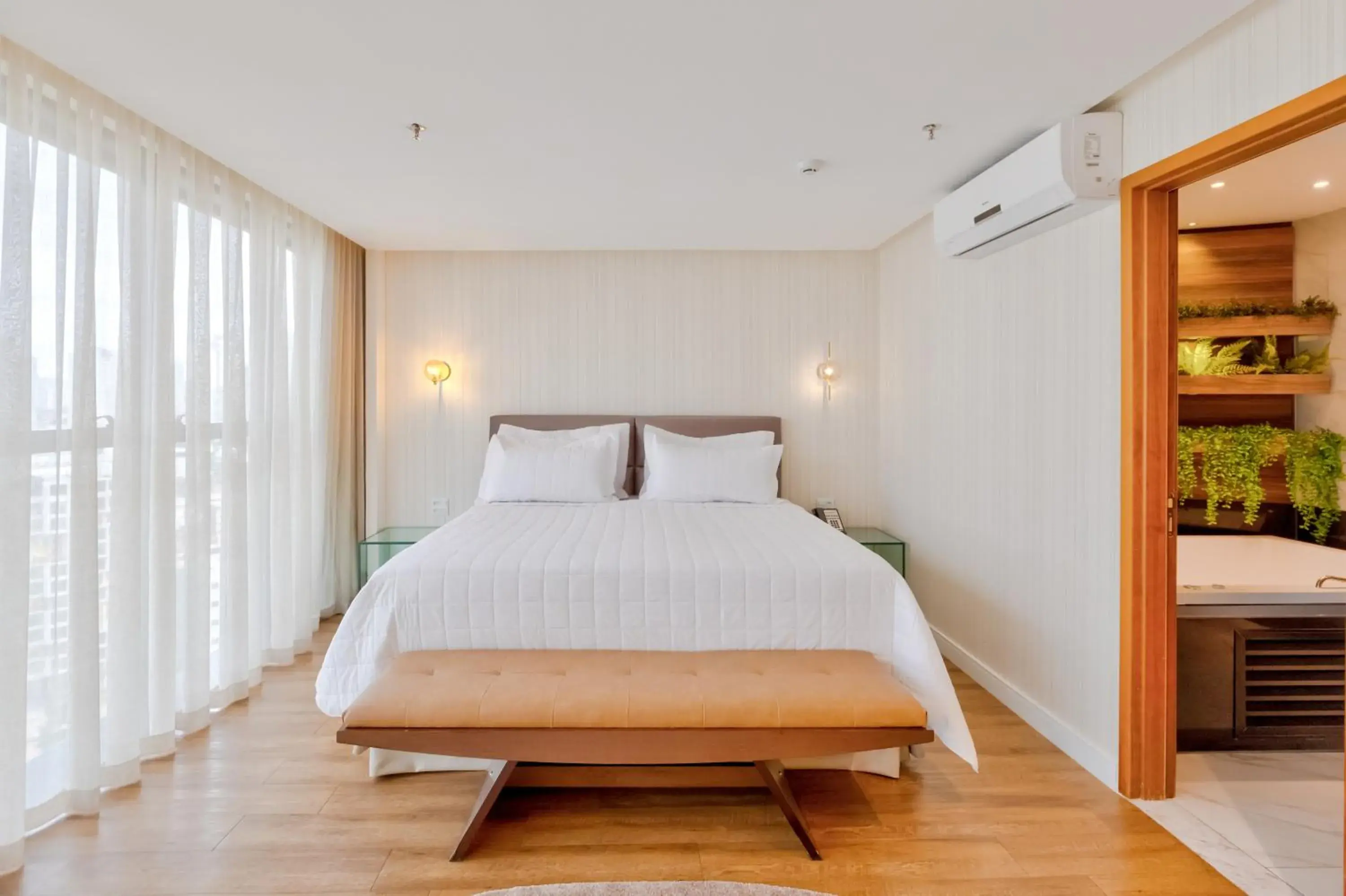 King Suite - single occupancy in Holiday Inn - Goiania by IHG King Suite - single occupancy in Holiday Inn - Goiania by IHG