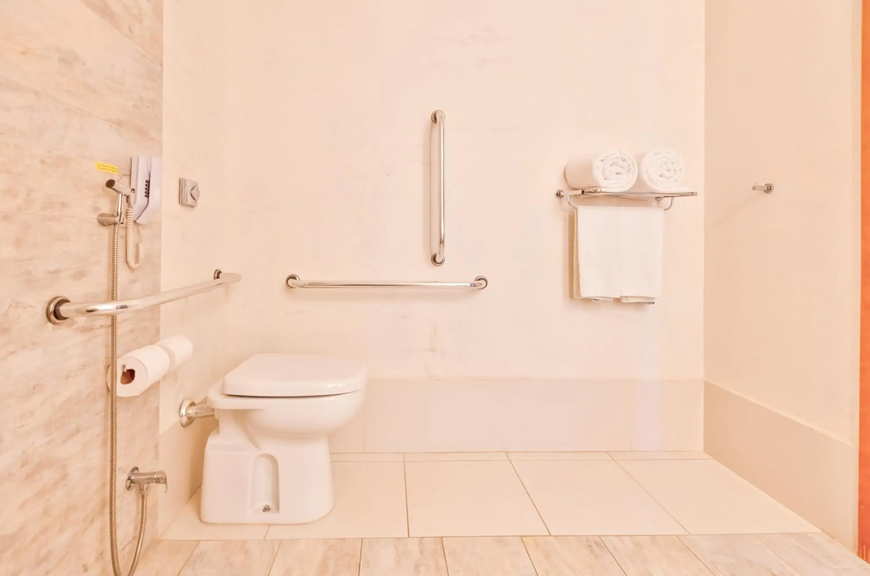 Standard King Room - Accessible in Holiday Inn - Goiania by IHG Standard King Room - Accessible in Holiday Inn - Goiania by IHG
