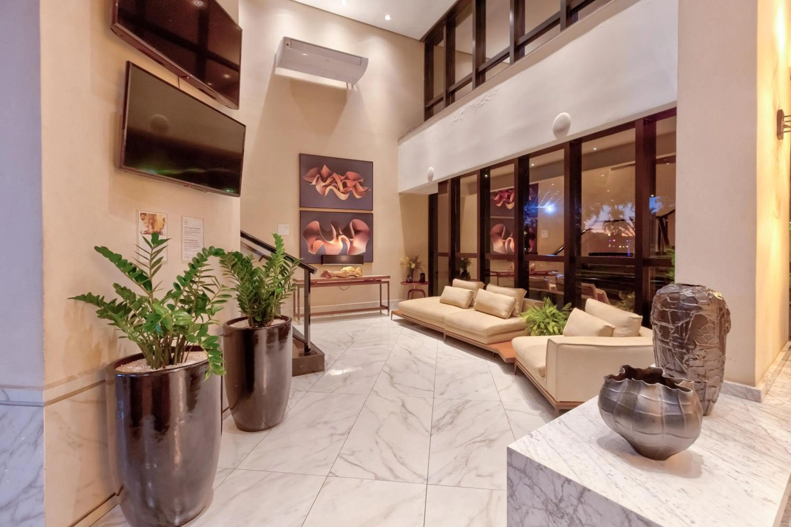 Lobby or reception in Holiday Inn - Goiania by IHG