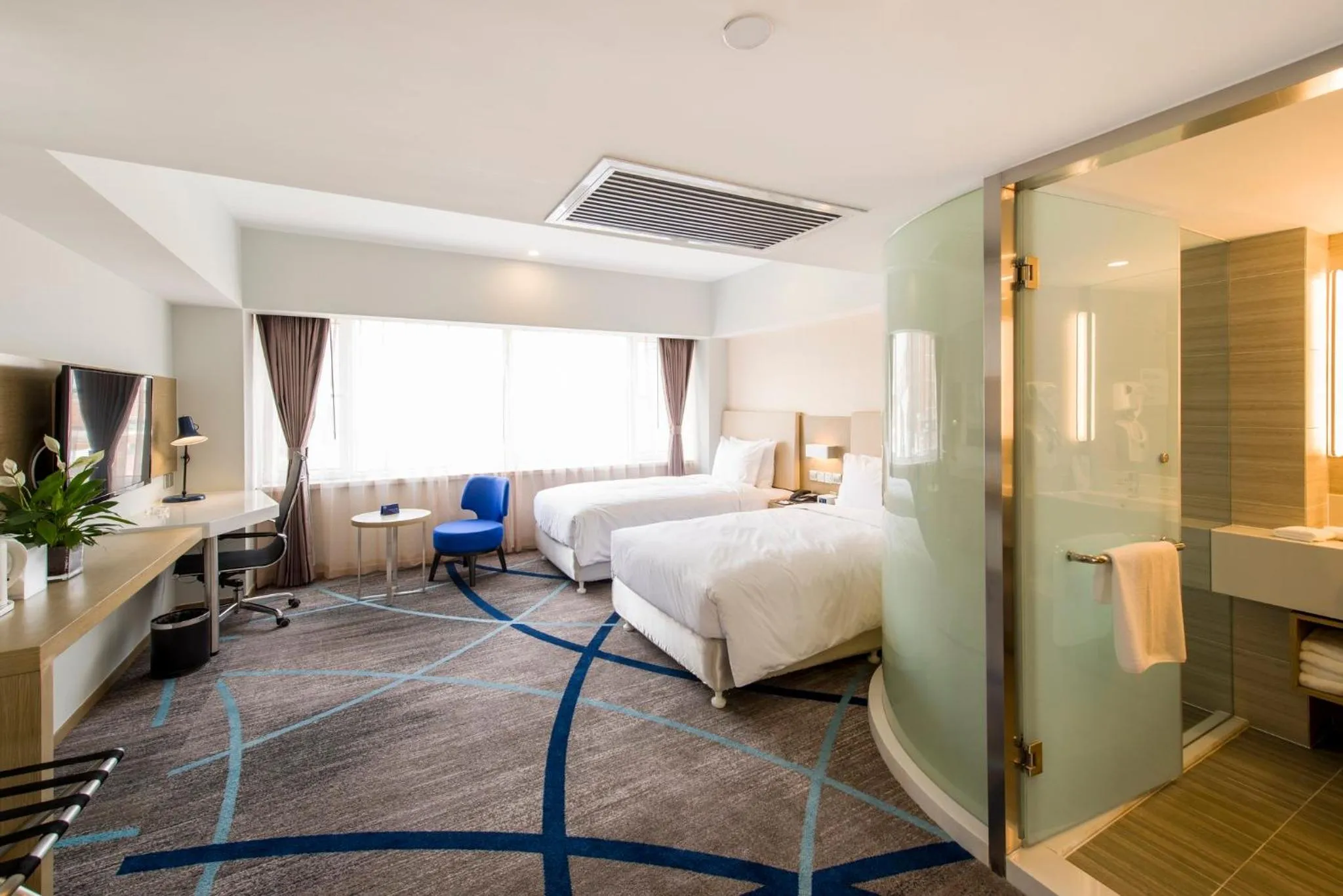 Photo of the whole room, Bed in Holiday Inn Express Chengde Downtown by IHG