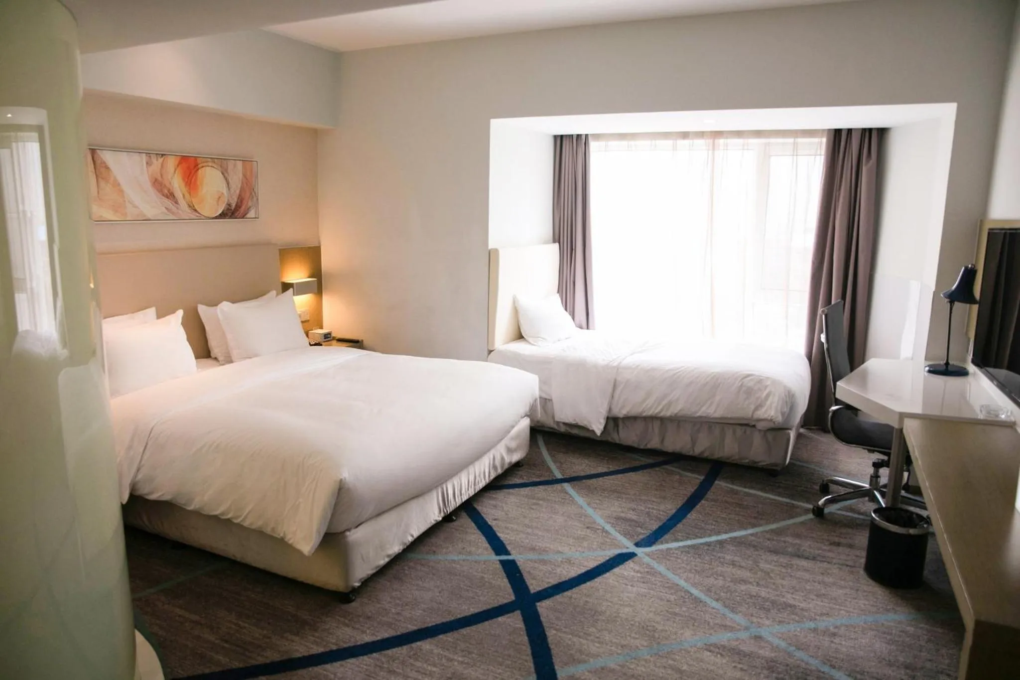 Photo of the whole room, Bed in Holiday Inn Express Chengde Downtown by IHG