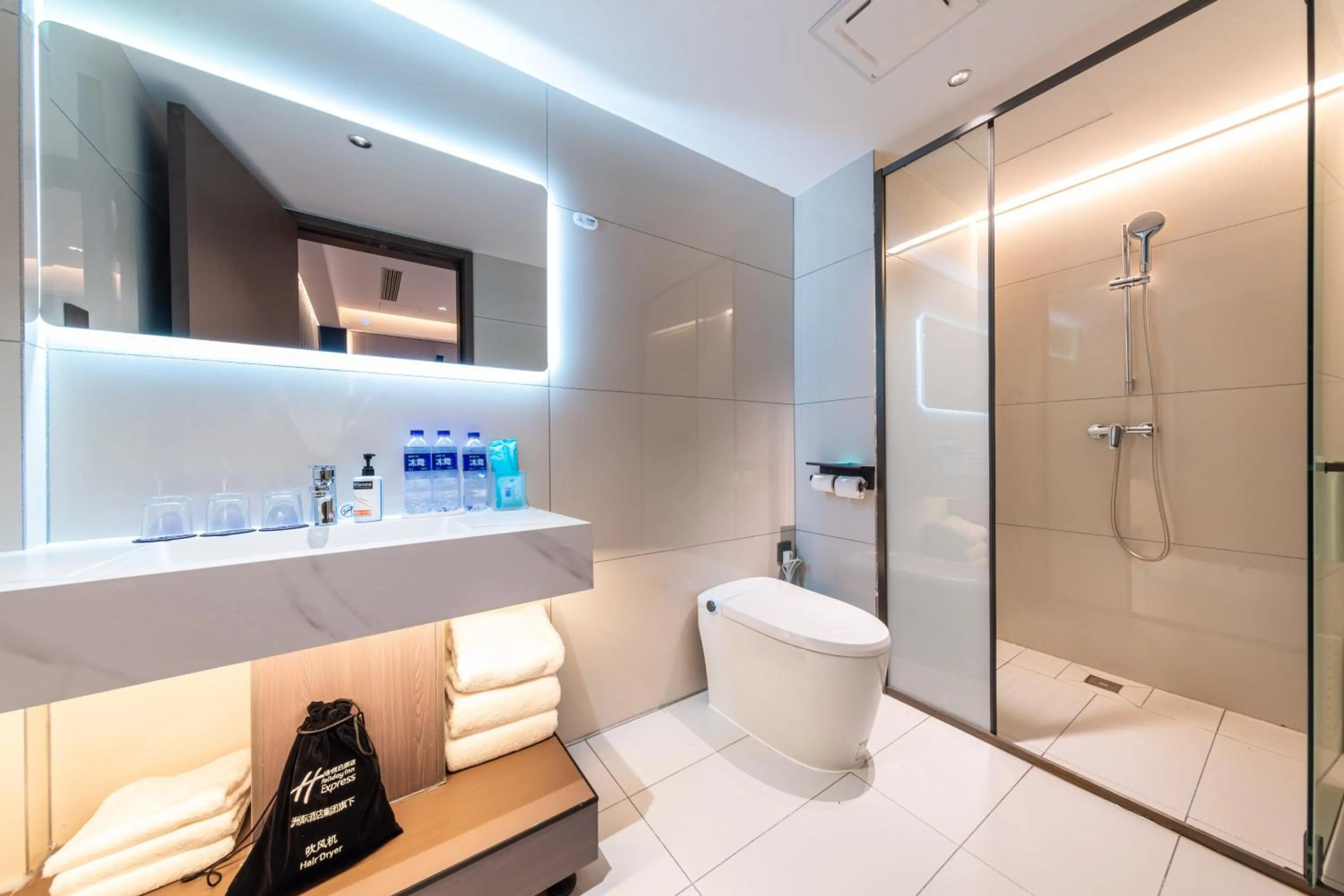 Photo of the whole room in Holiday Inn Express Chengde Downtown by IHG