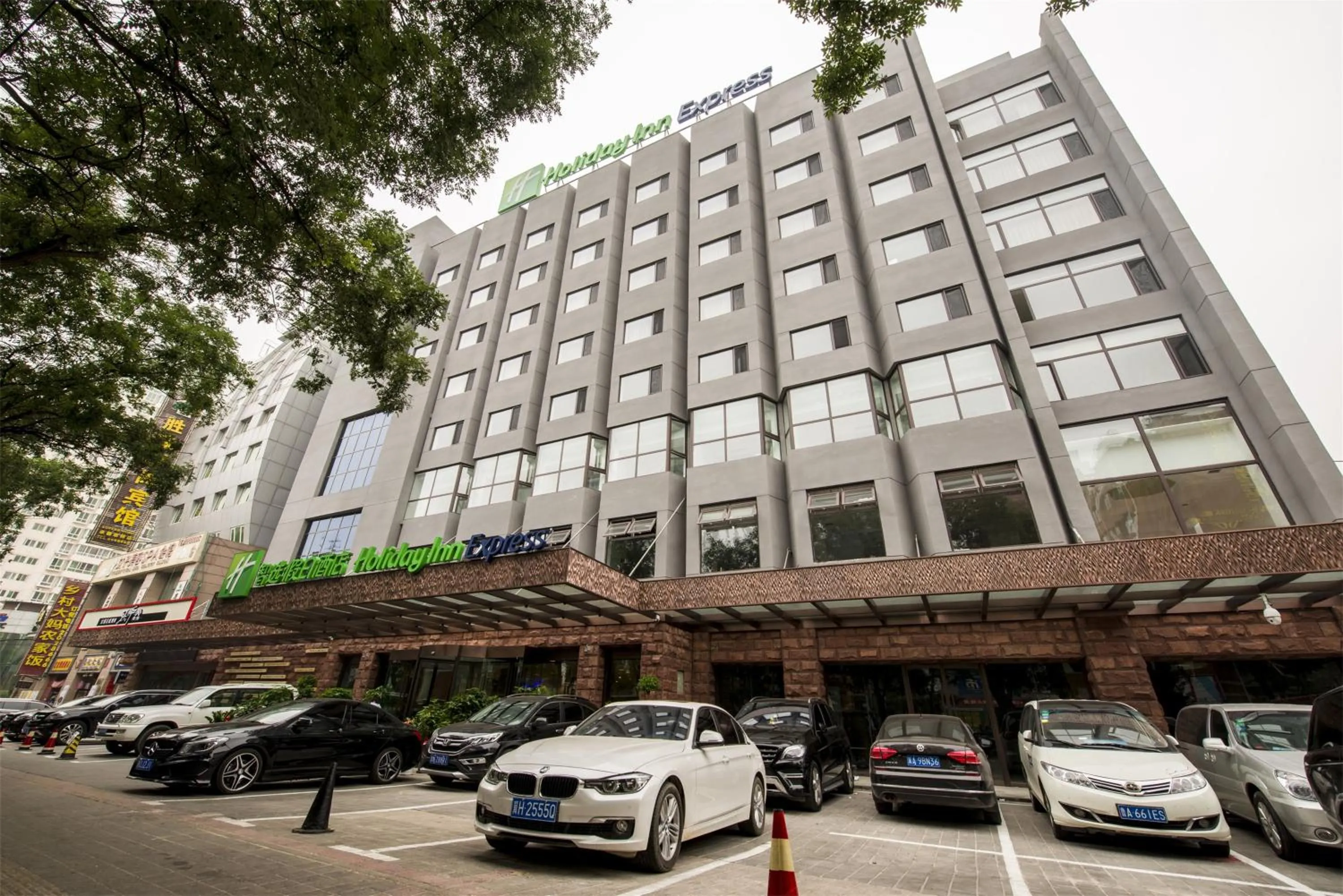 Property building in Holiday Inn Express Chengde Downtown by IHG
