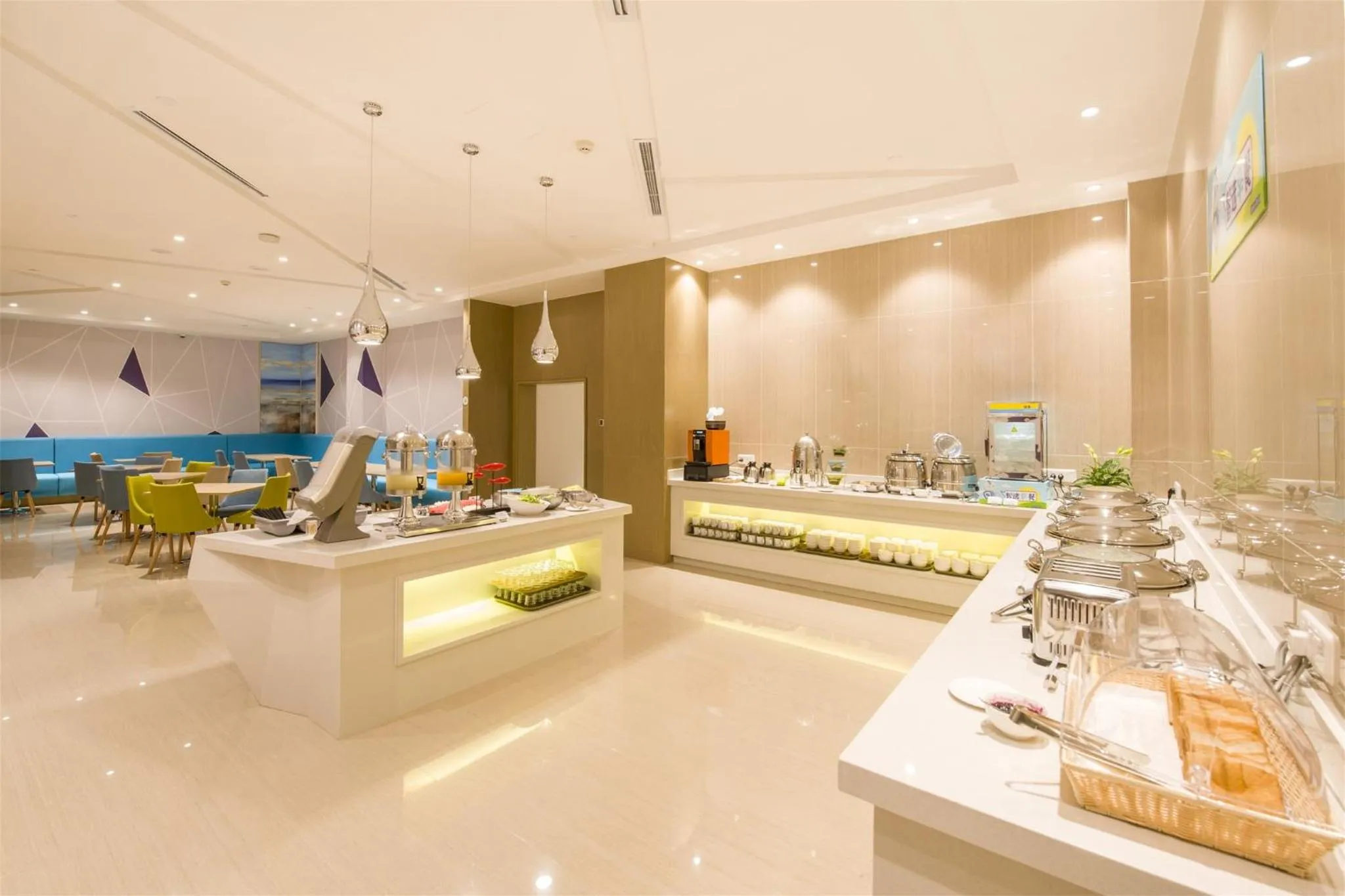 Restaurant/places to eat in Holiday Inn Express Chengde Downtown by IHG