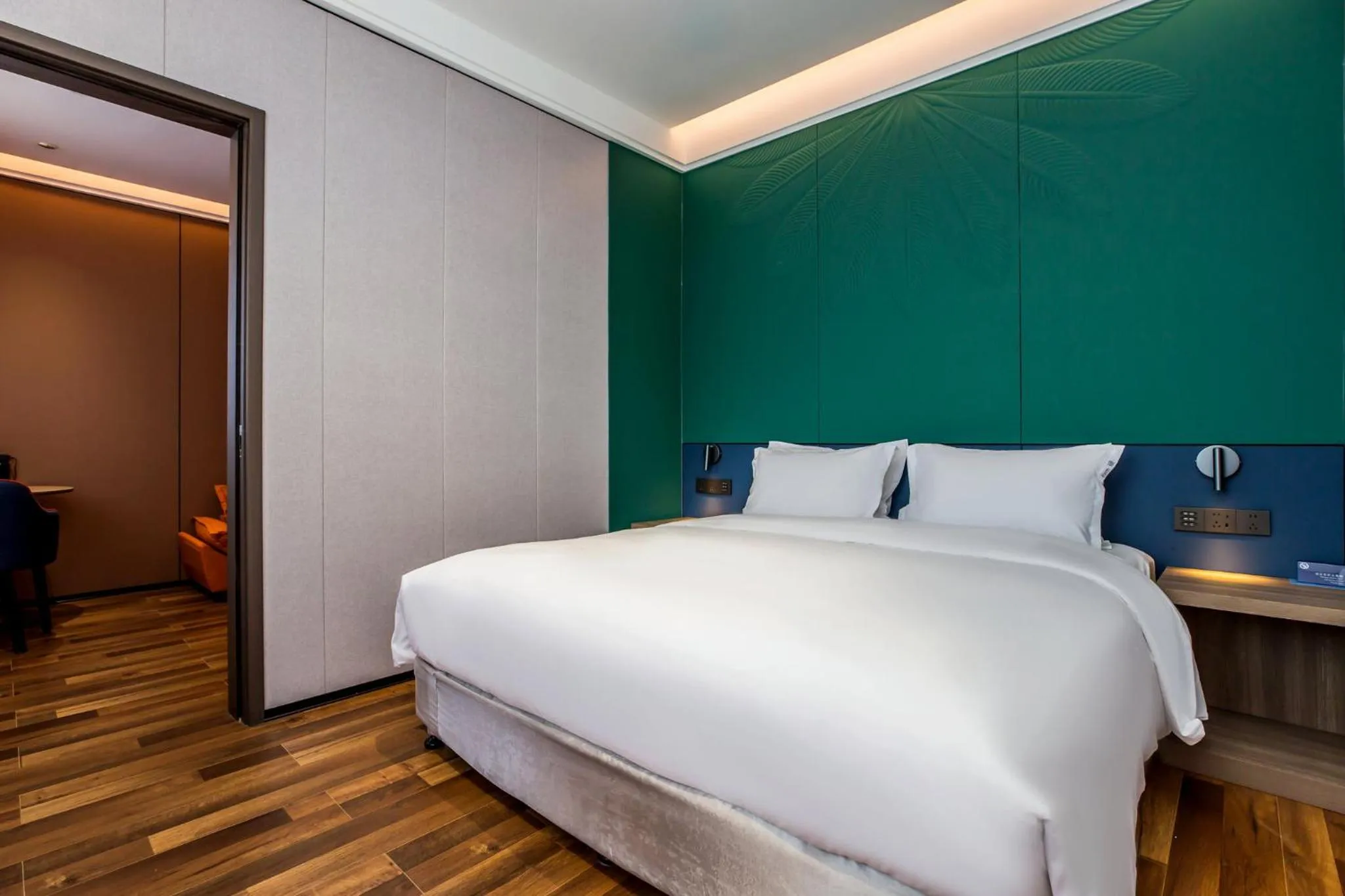 Photo of the whole room, Bed in Holiday Inn Express Chengde Downtown by IHG