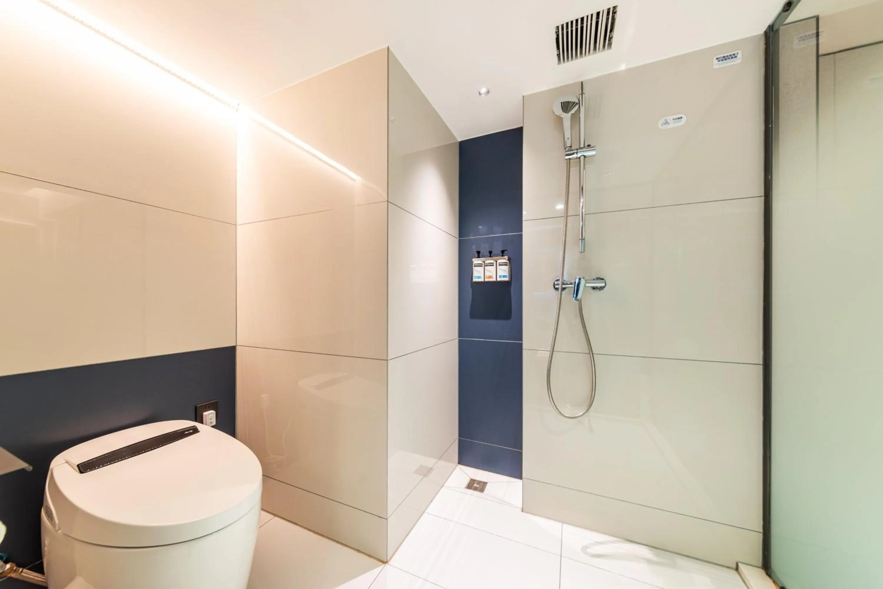 Photo of the whole room in Holiday Inn Express Chengde Downtown by IHG